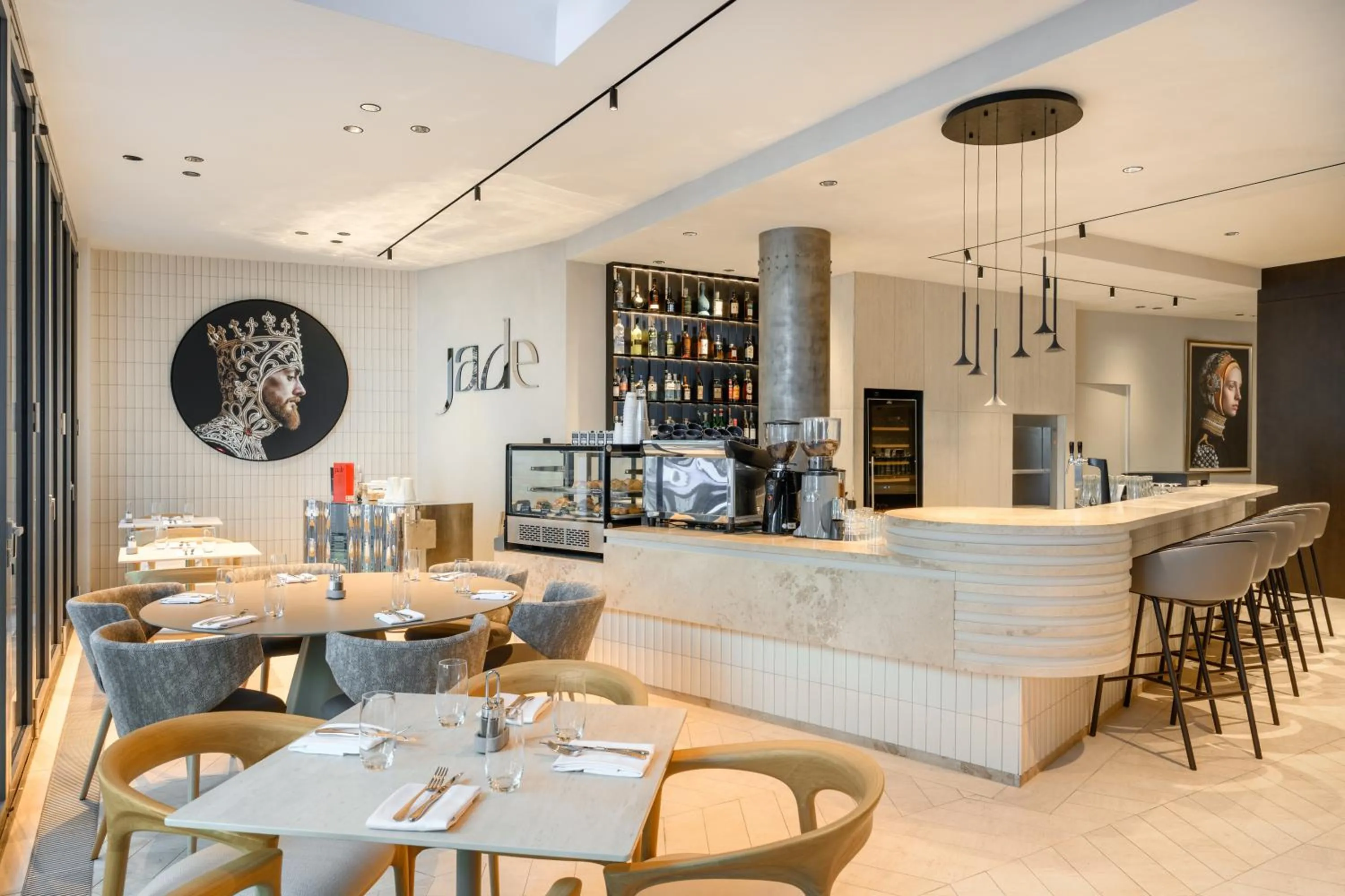 Restaurant/places to eat in Leon Hotel & Lounge