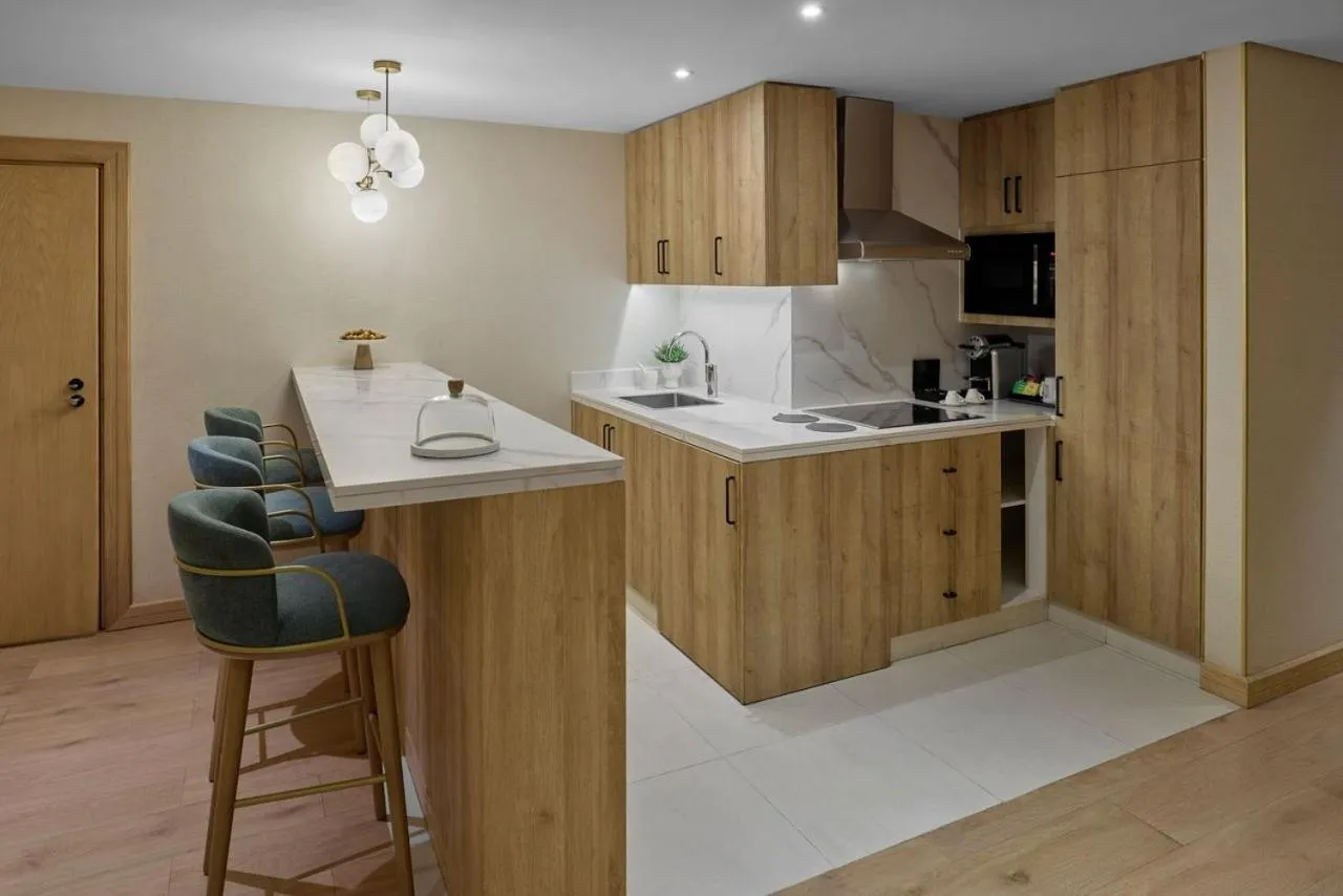 Kitchen or kitchenette in Makarem Haram view suites