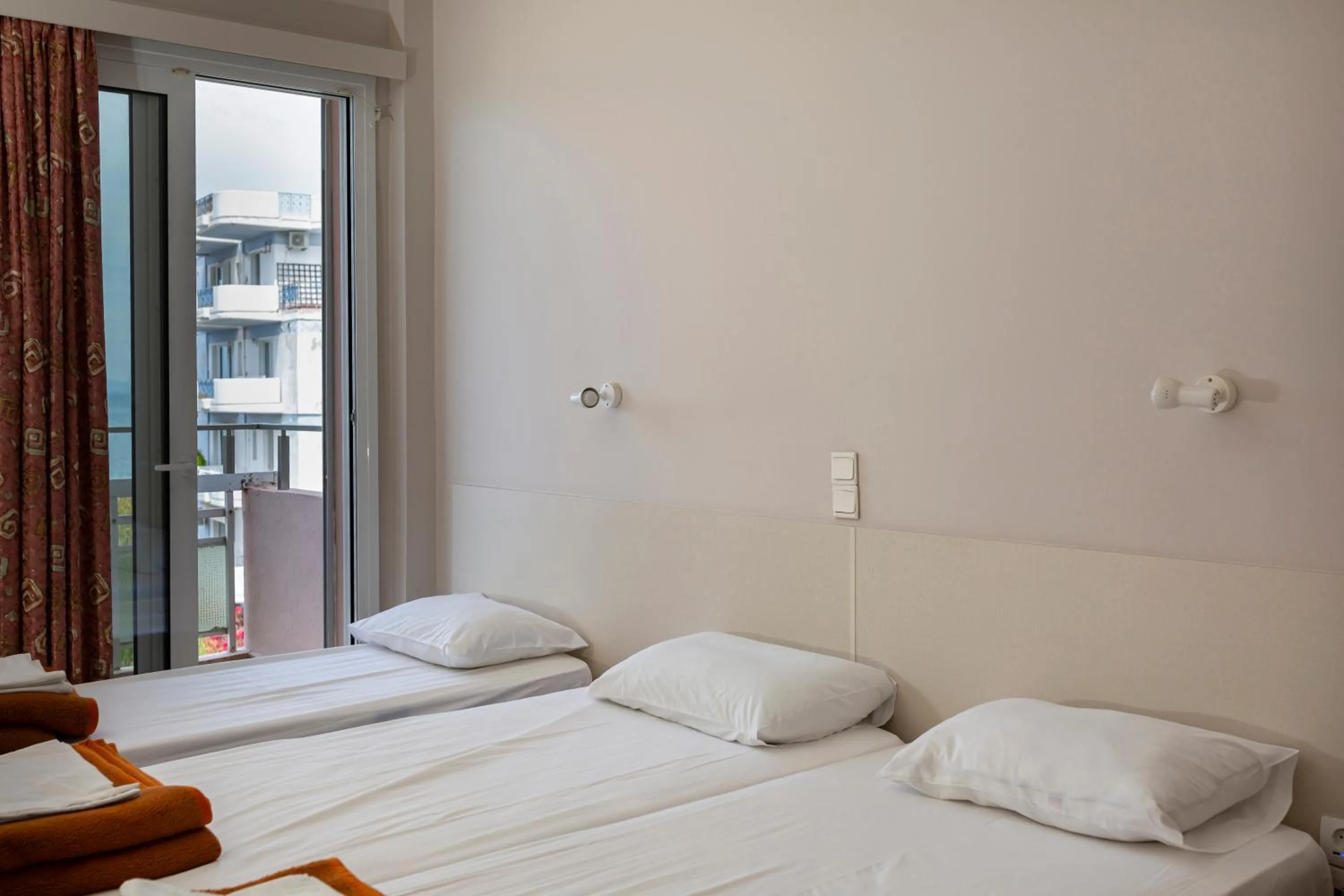 View (from property/room), Bed in Delfini Hotel