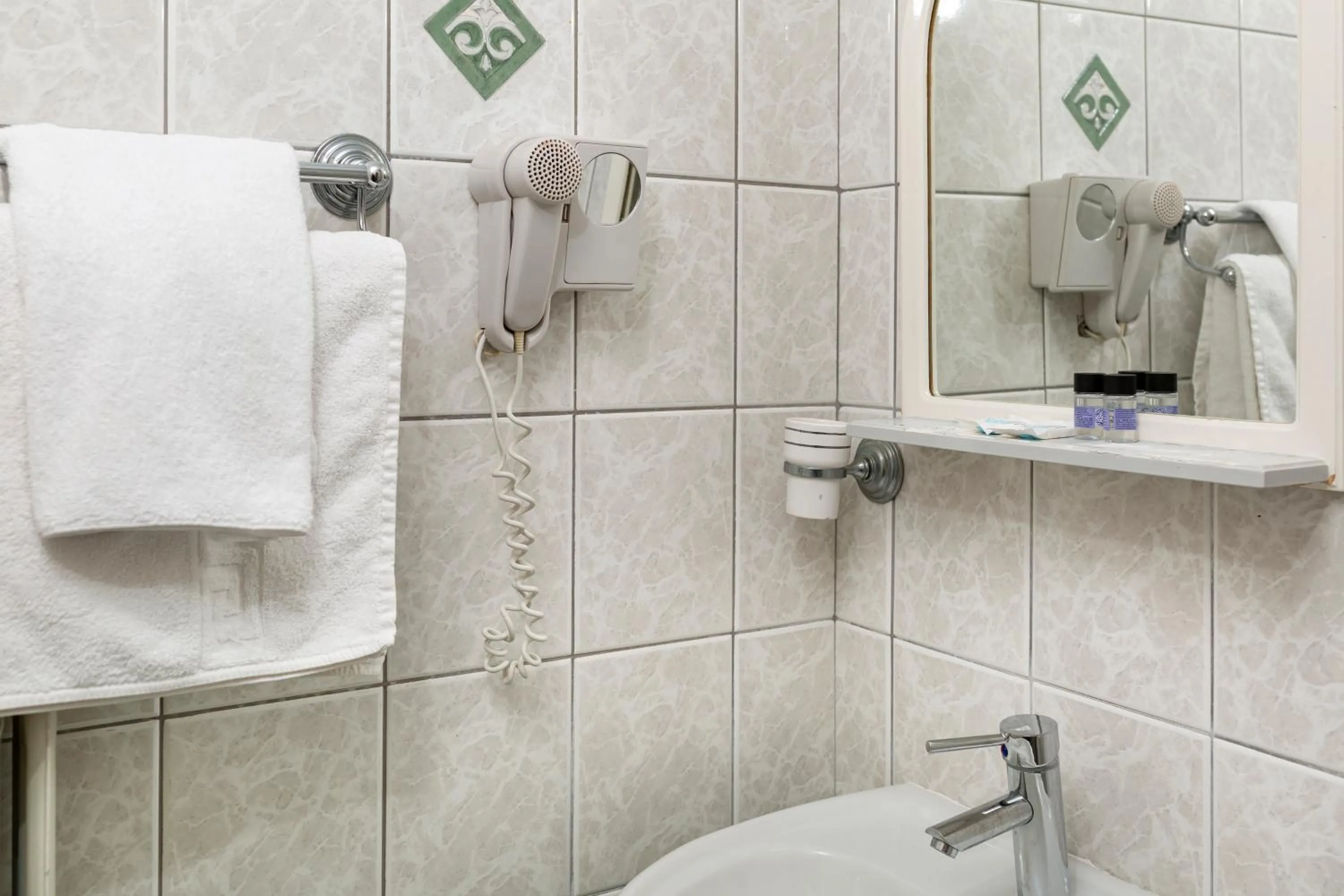 Bathroom in Delfini Hotel