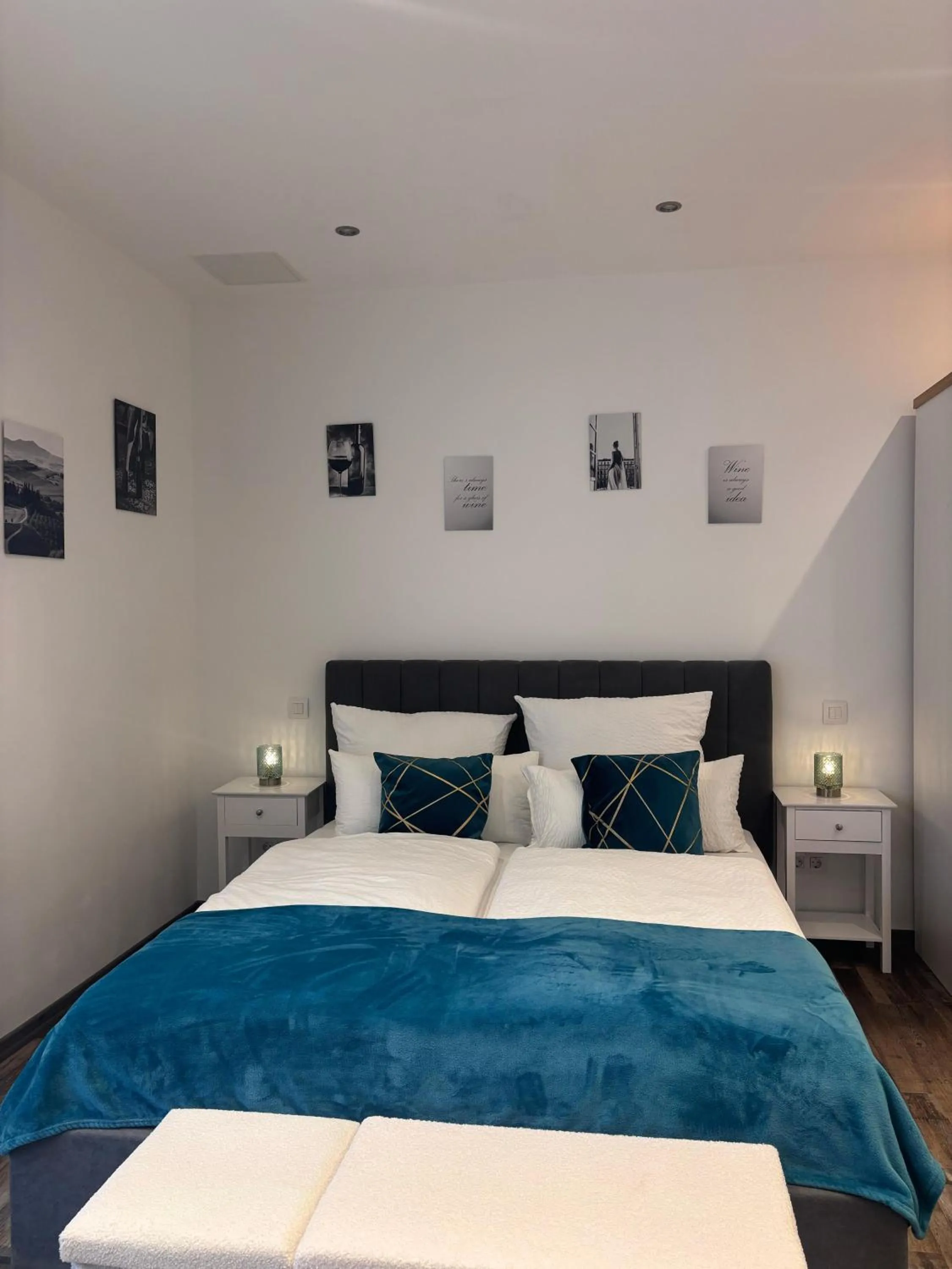 Bed in Apartmenthaus Wertheim