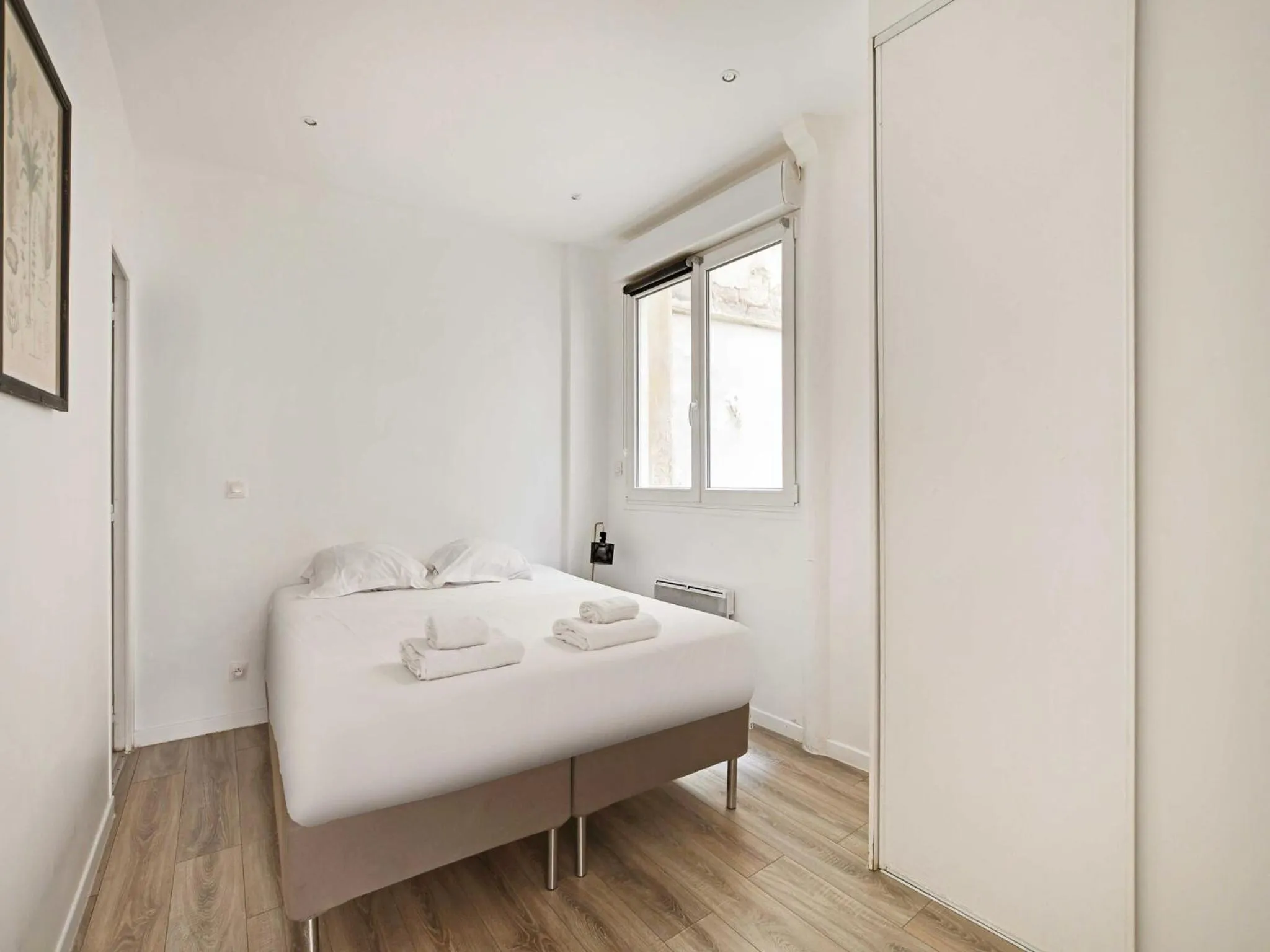 Property building, Bed in Magnificent apartment - 2BR 6P - Rochechouart