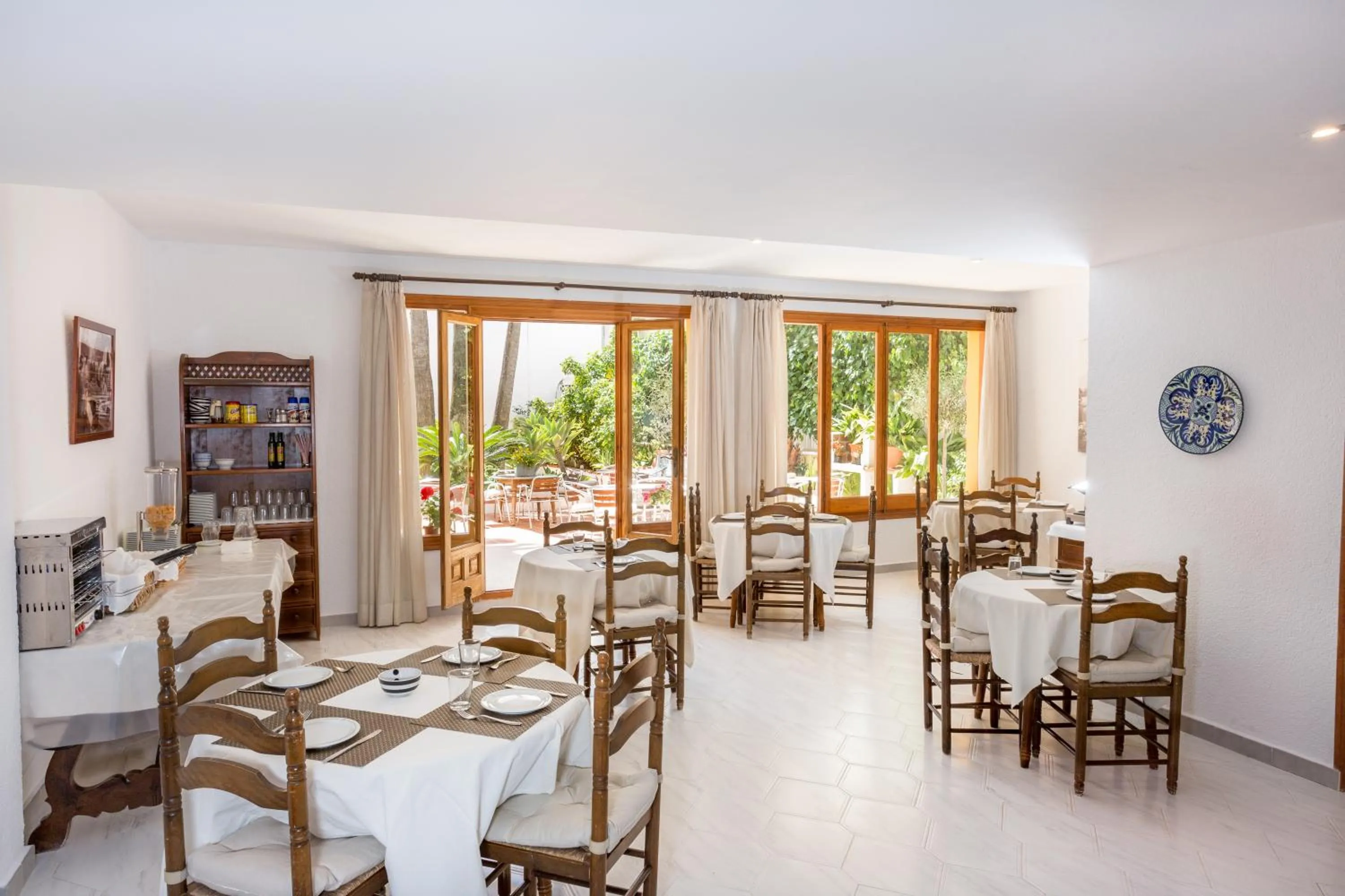 Dining area in Hotel Buigues