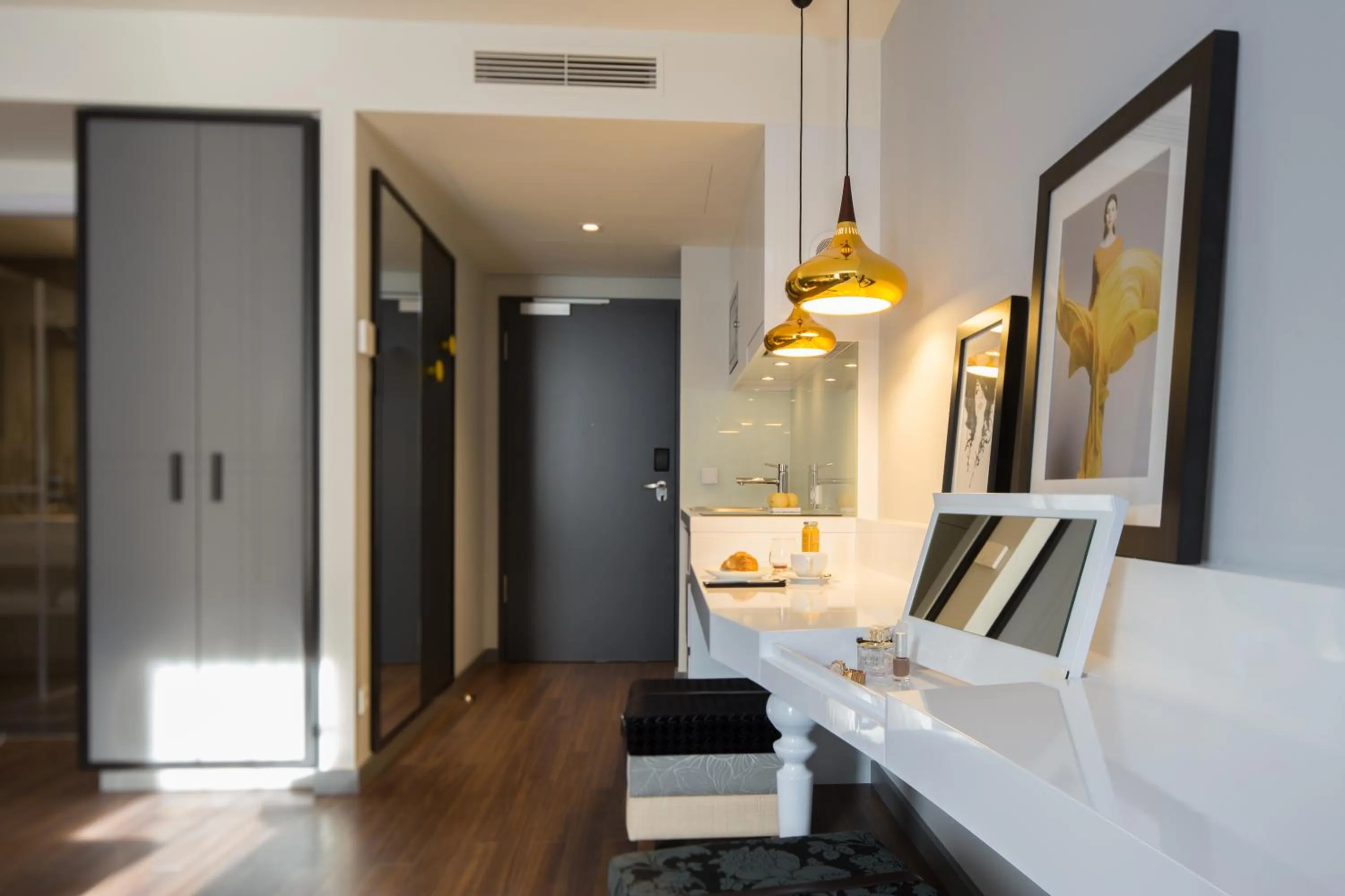 Day, Bed in Capri by Fraser, Frankfurt