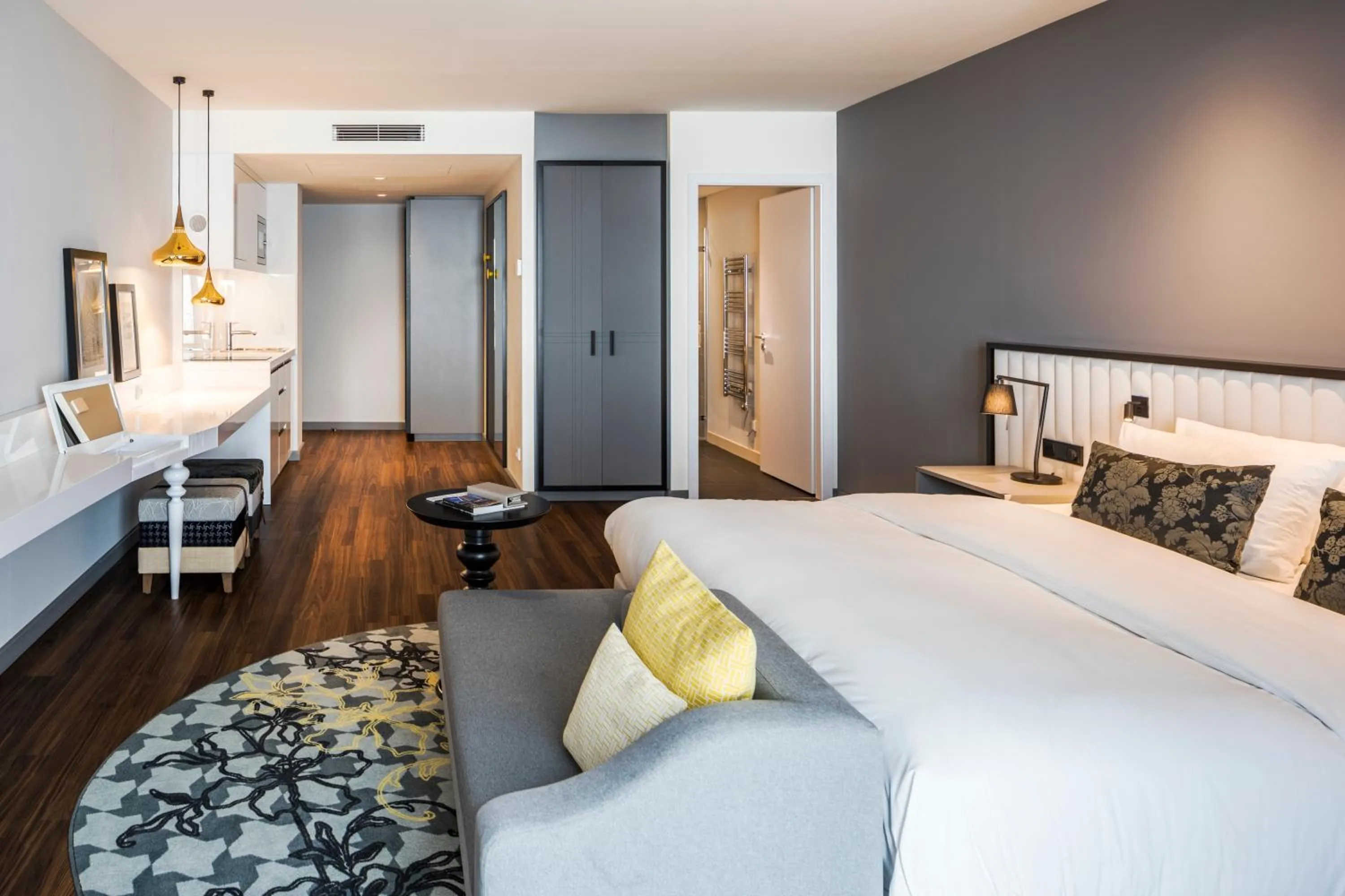 Photo of the whole room, Bed in Capri by Fraser, Frankfurt