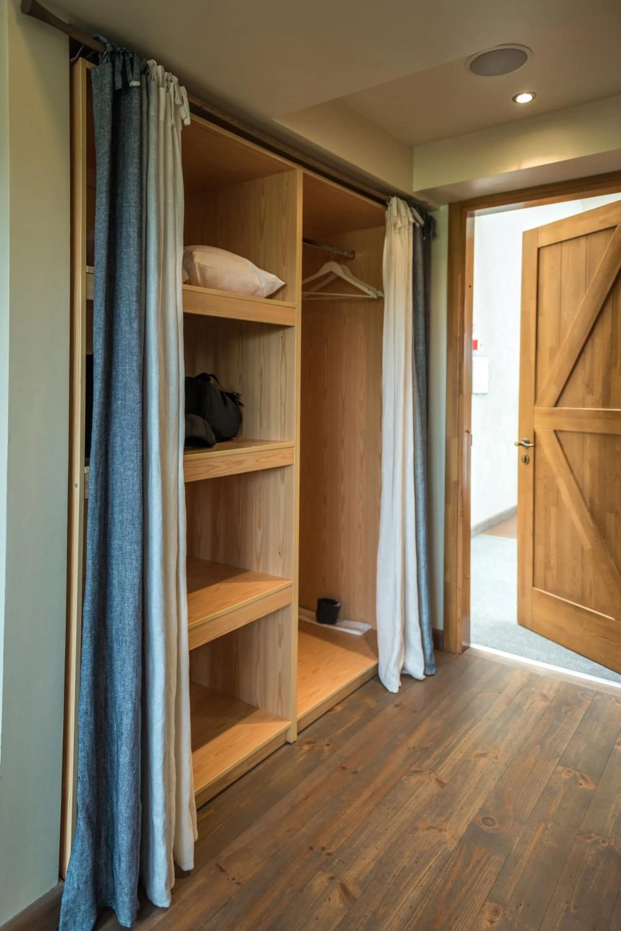 Photo of the whole room in Rožmalas