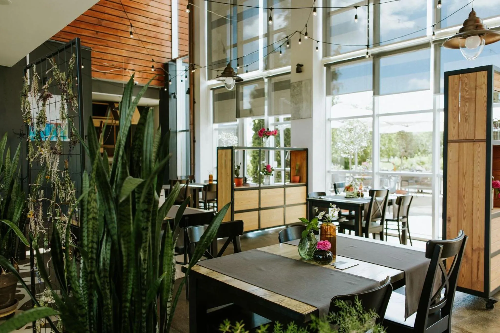 Restaurant/places to eat in Rožmalas