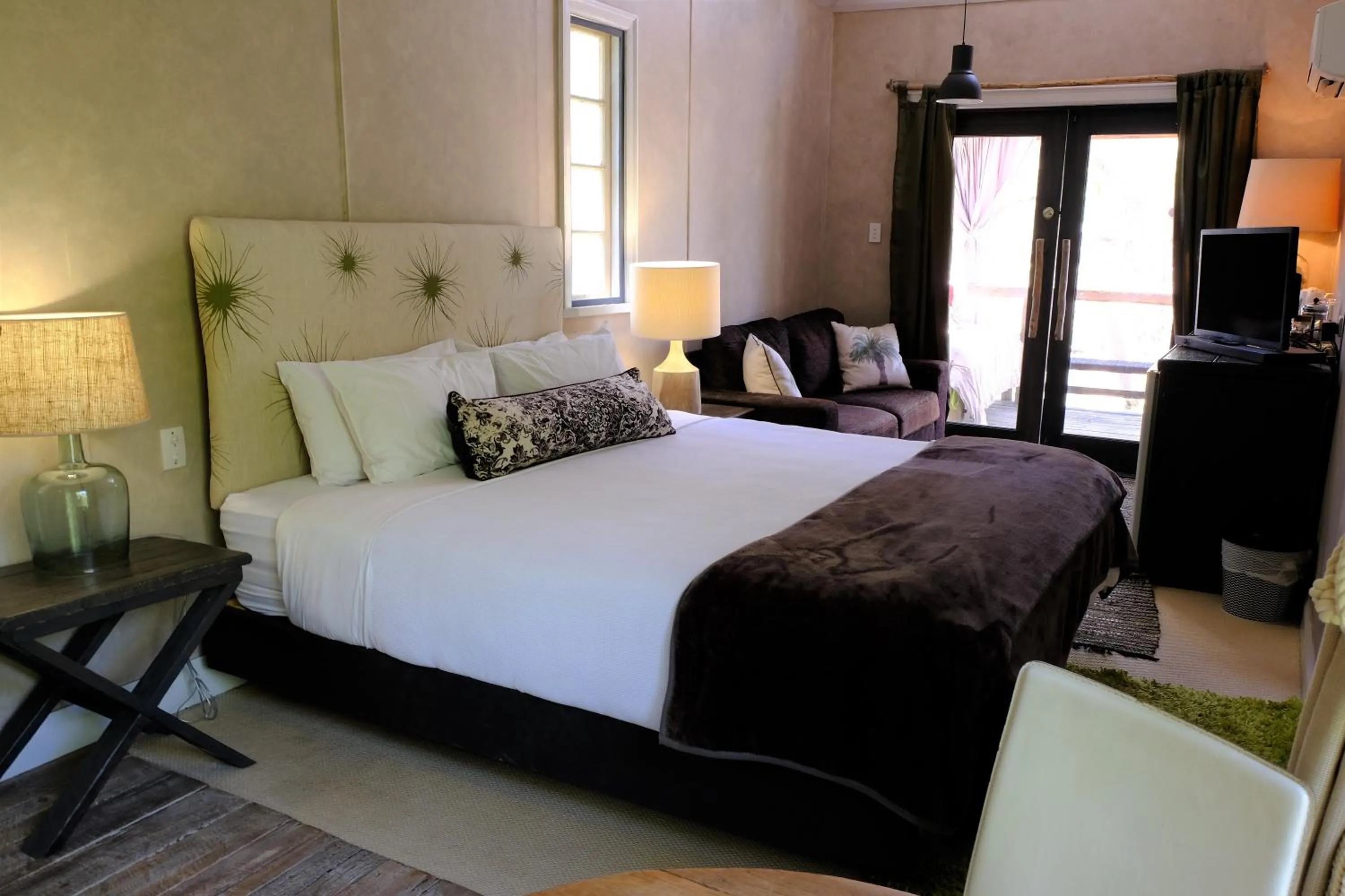 River view, Bed in The Laurels of Chinchilla