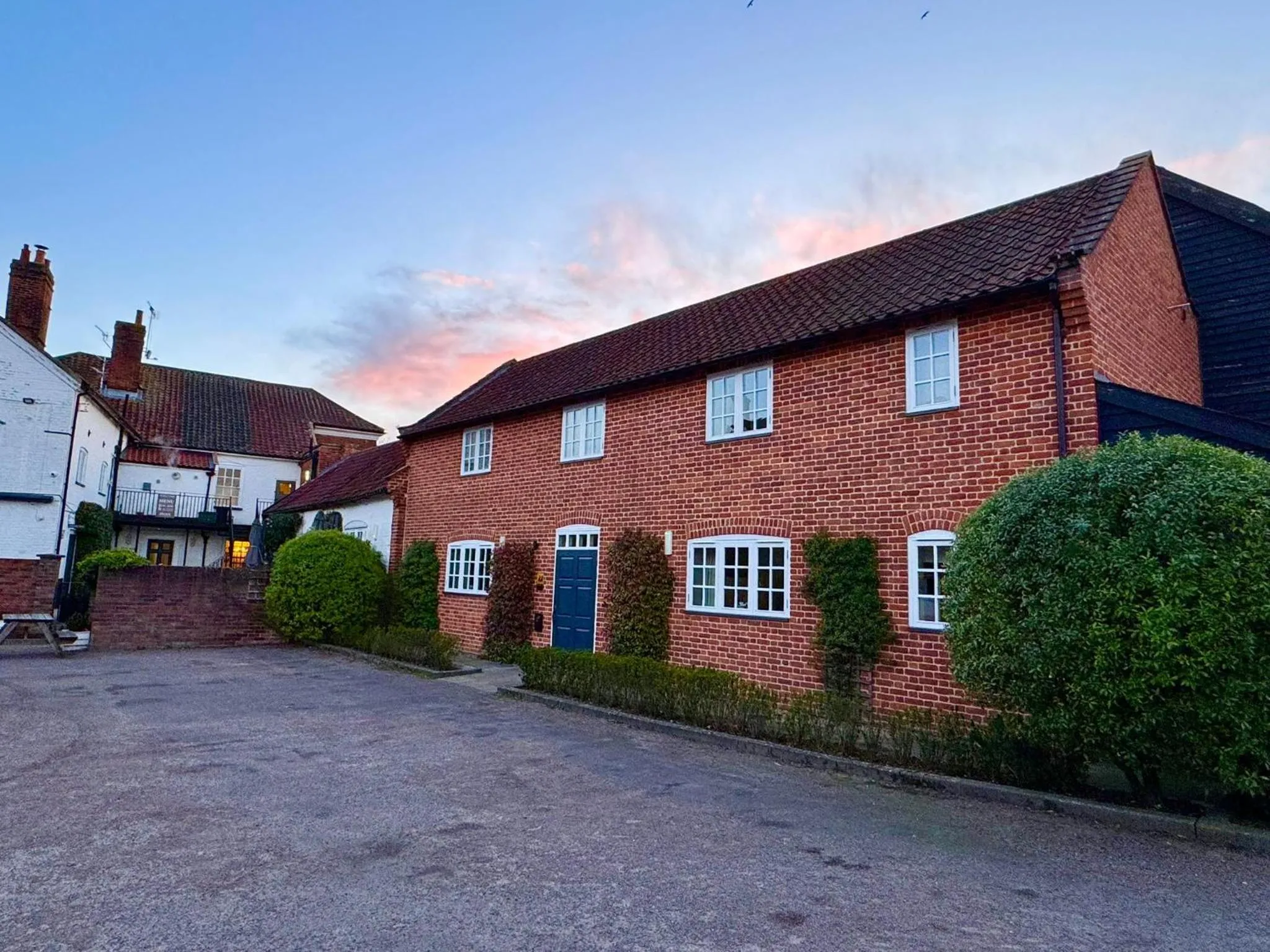 Property building in The Loddon Swan
