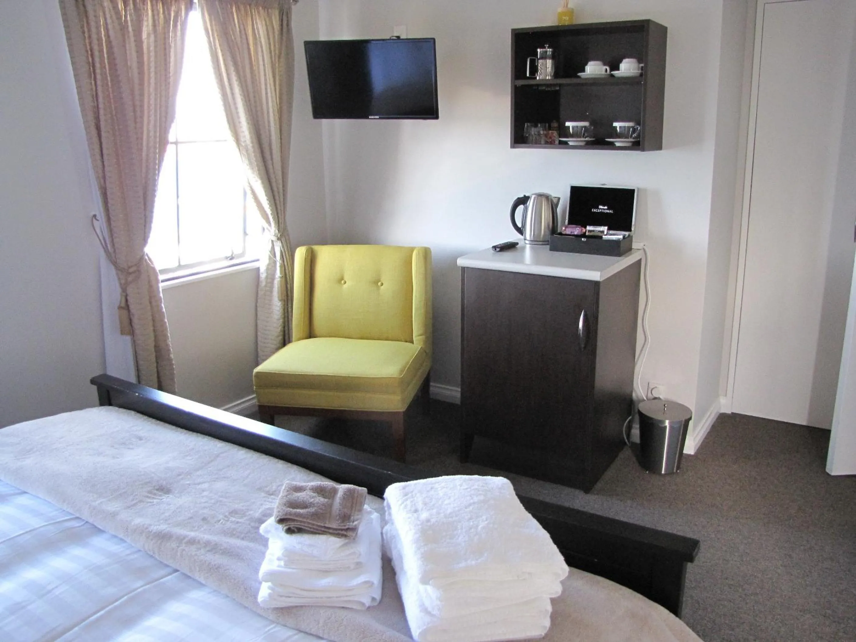 Day, Bed in Lands End