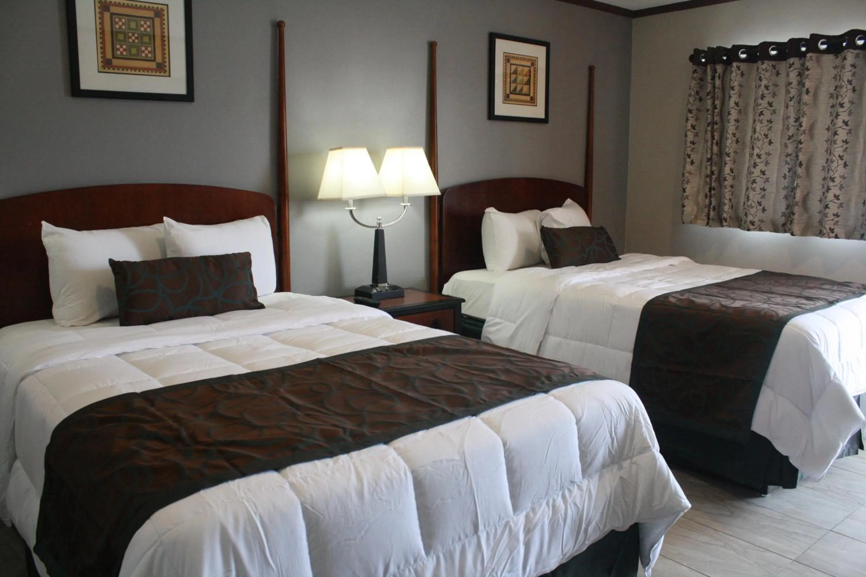 Bedroom, Bed in Beachside Resort