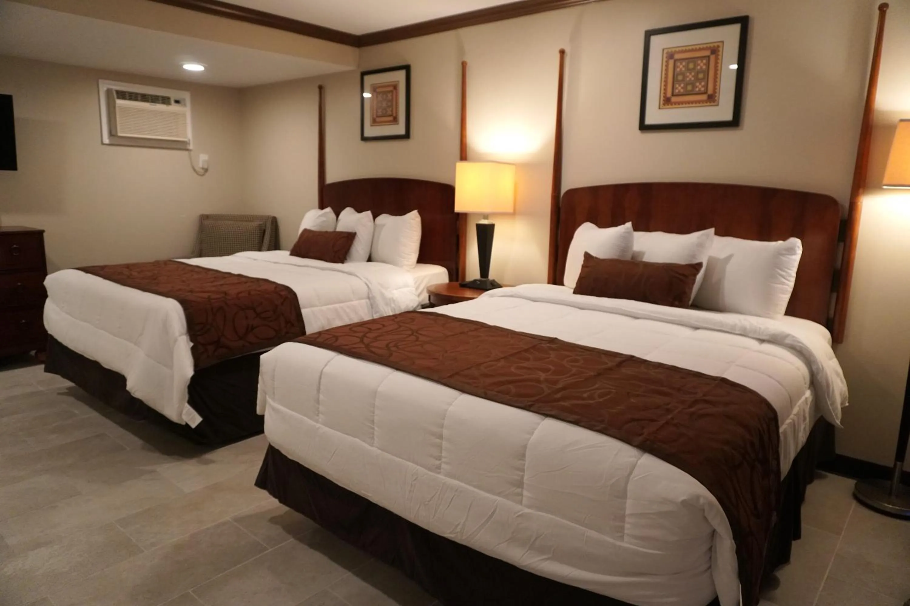 Bedroom, Bed in Beachside Resort