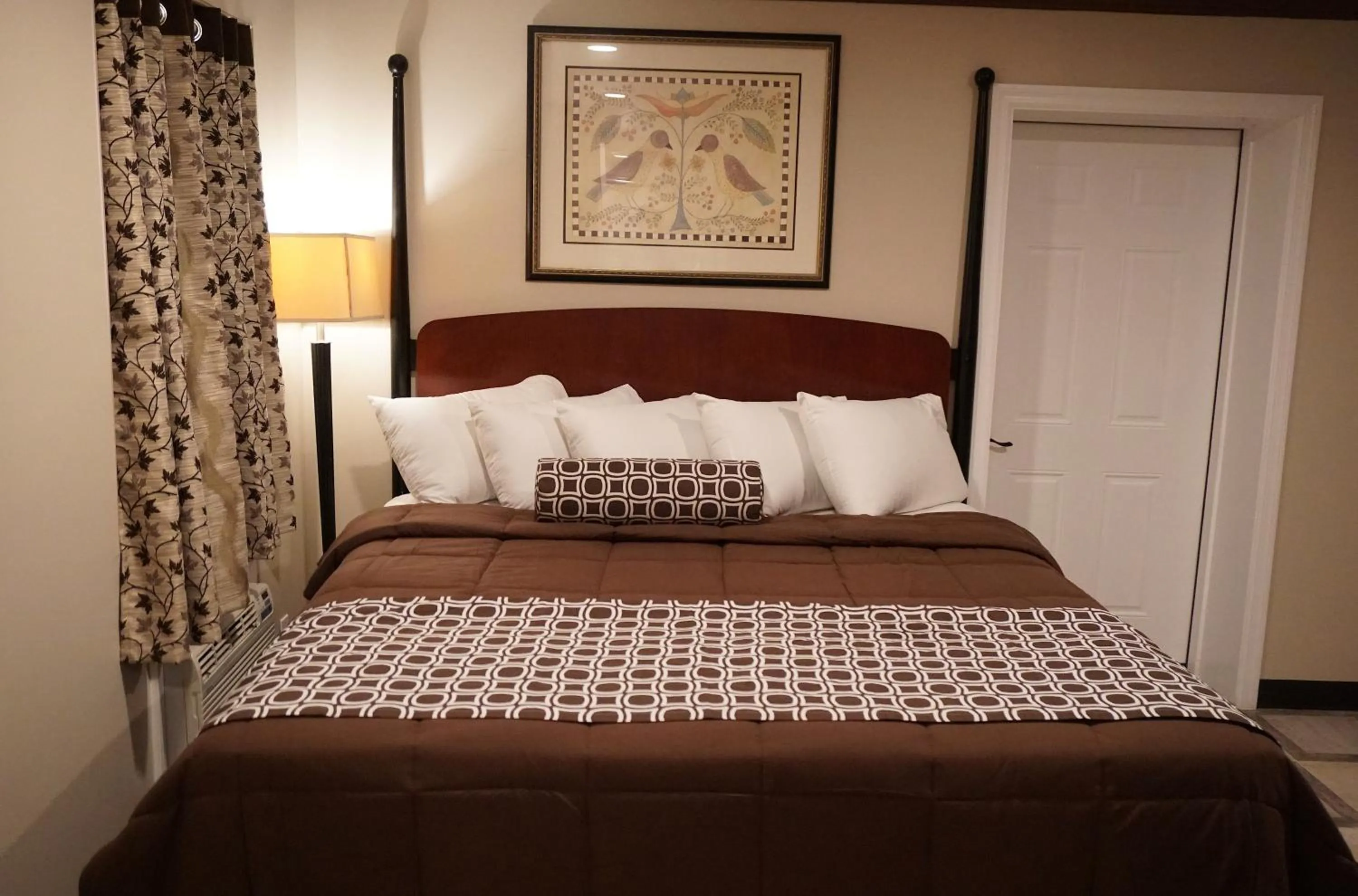 Bedroom, Bed in Beachside Resort