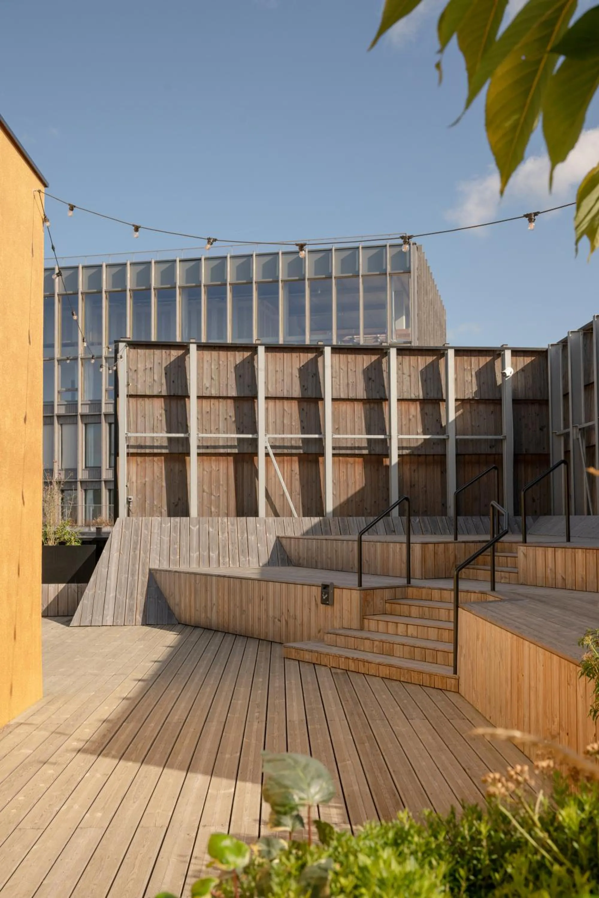 Property building in All Suites Hôtel - Paris Pleyel - L'Île Saint Denis