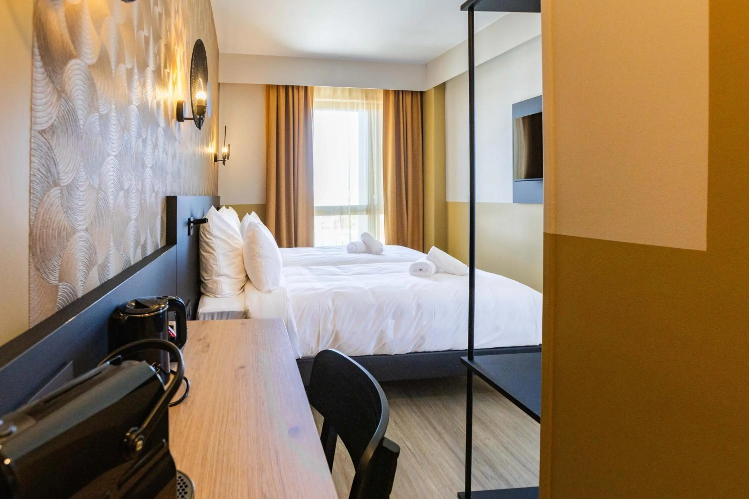 Bed in All Suites Hôtel - Paris Pleyel - L'Île Saint Denis