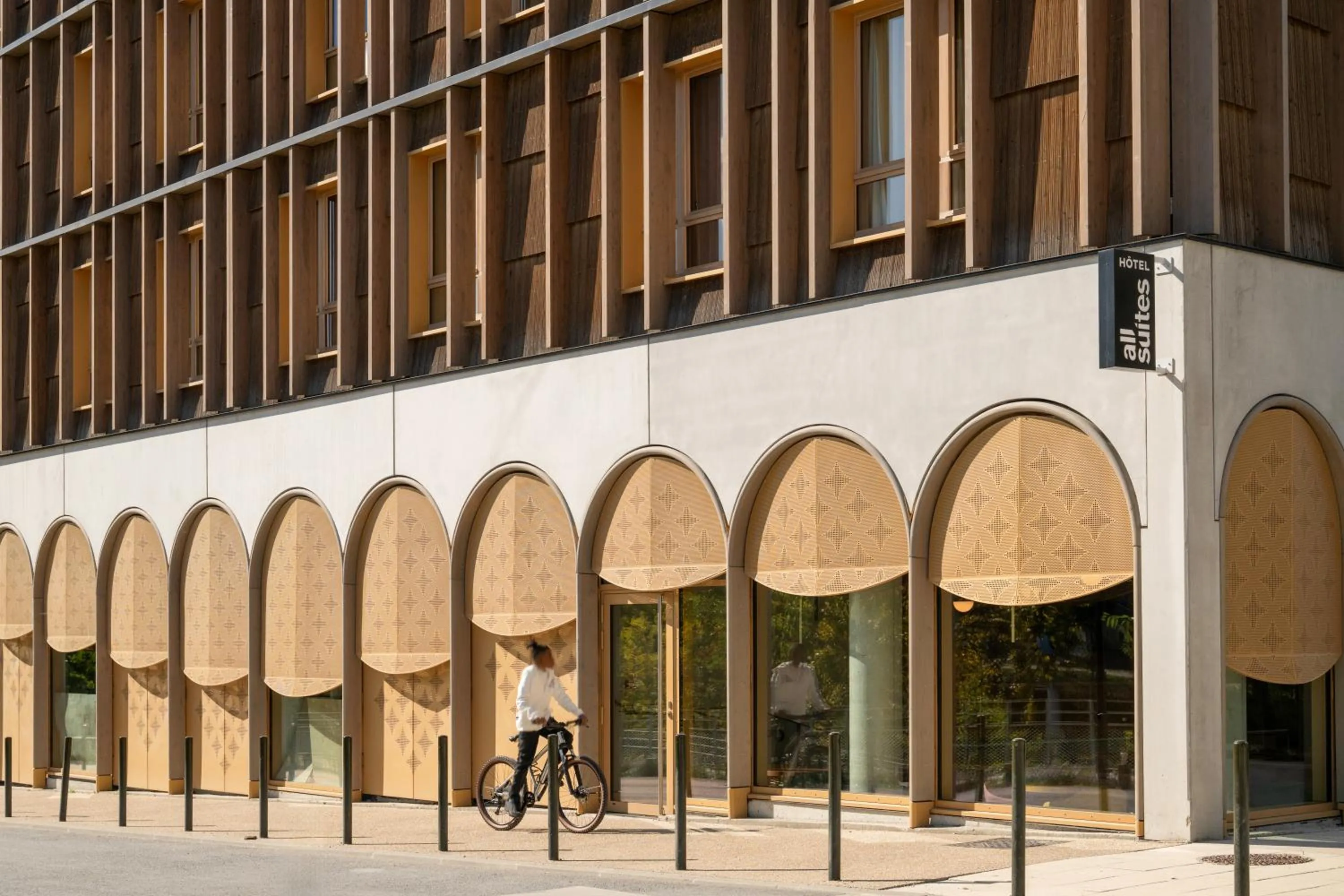 Property building in All Suites Hôtel - Paris Pleyel - L'Île Saint Denis