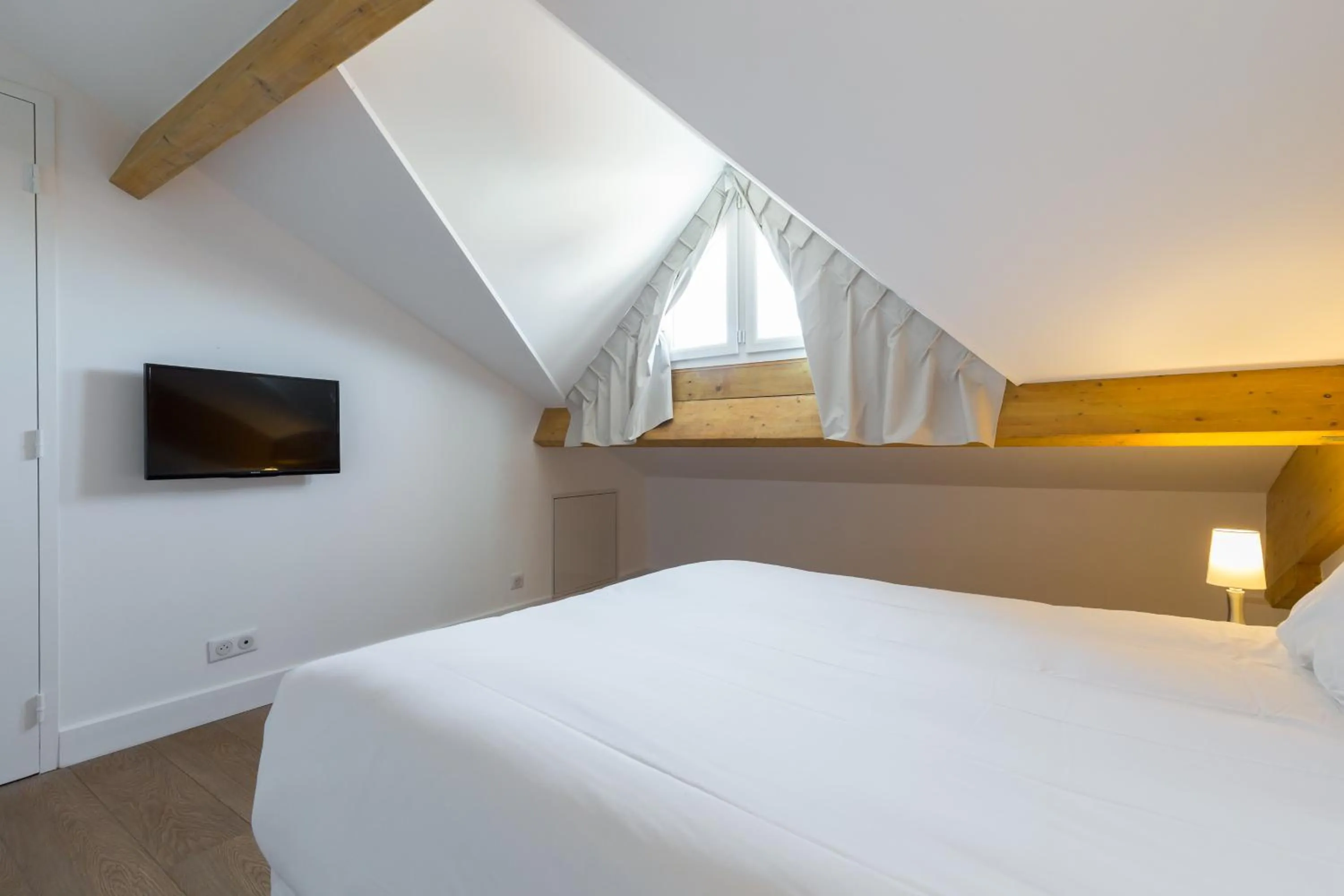 Photo of the whole room, Bed in Florella Jean Jaures Apartment