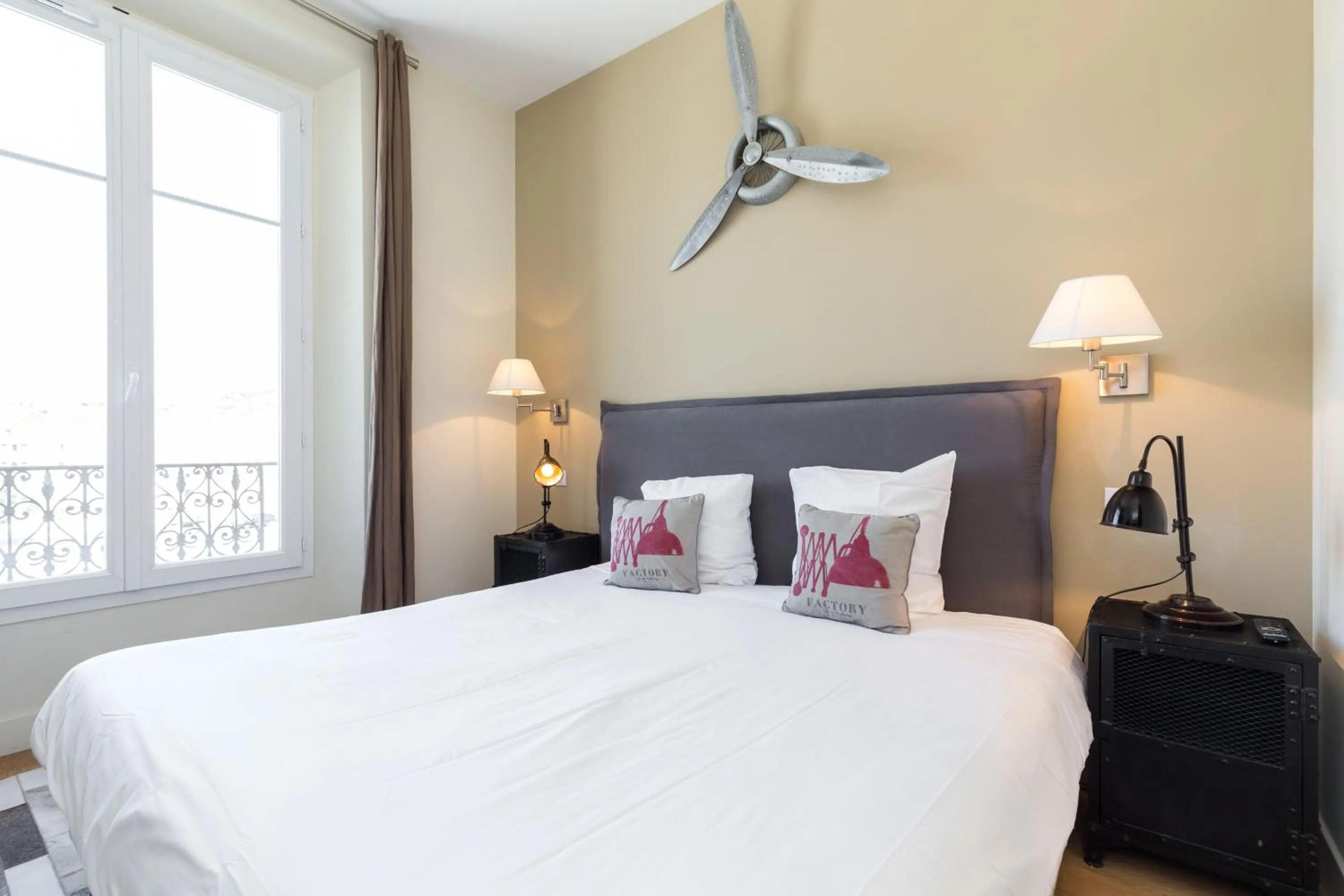 Bedroom, Bed in Florella Jean Jaures Apartment