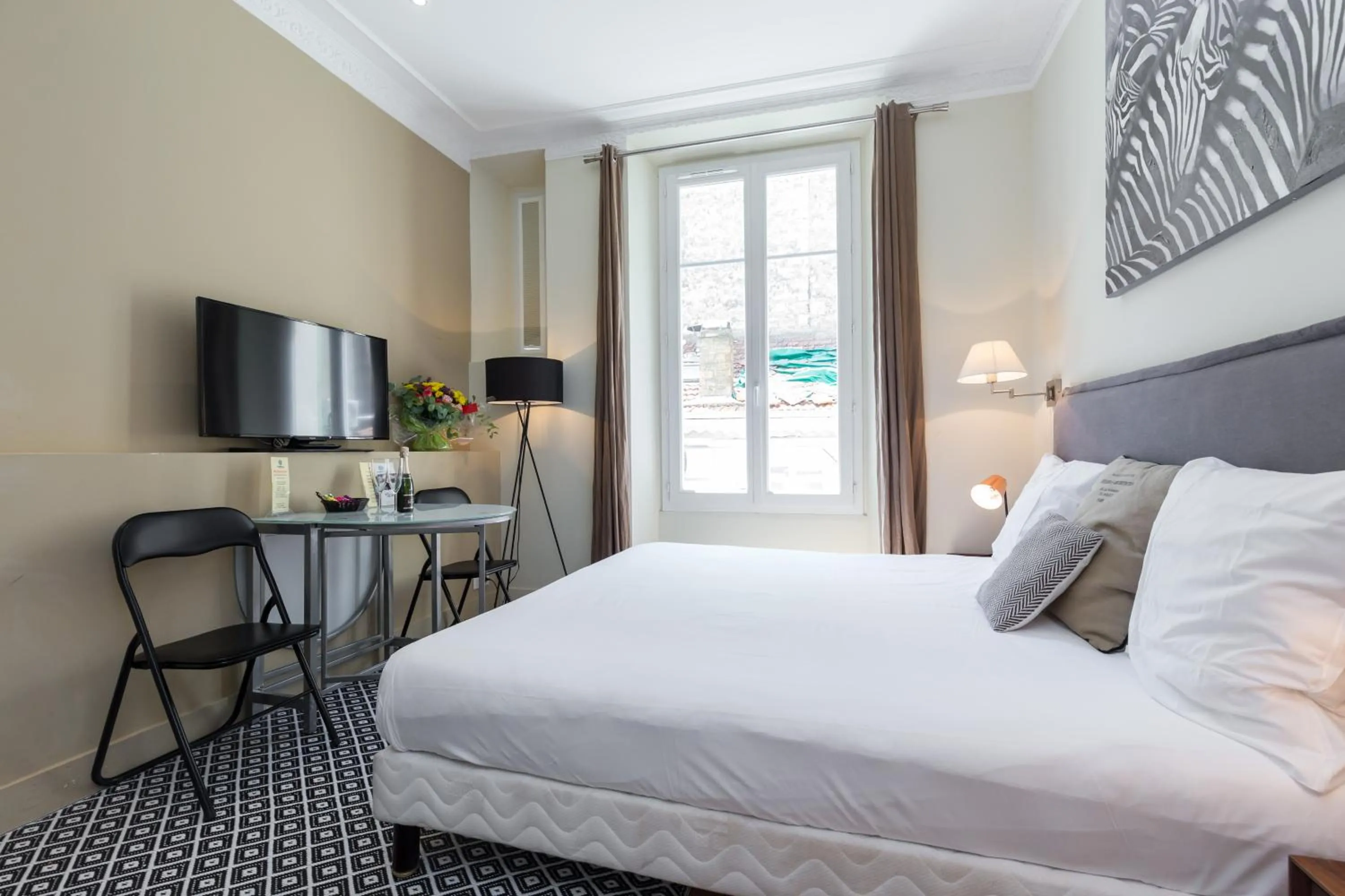 Photo of the whole room, Bed in Florella Jean Jaures Apartment