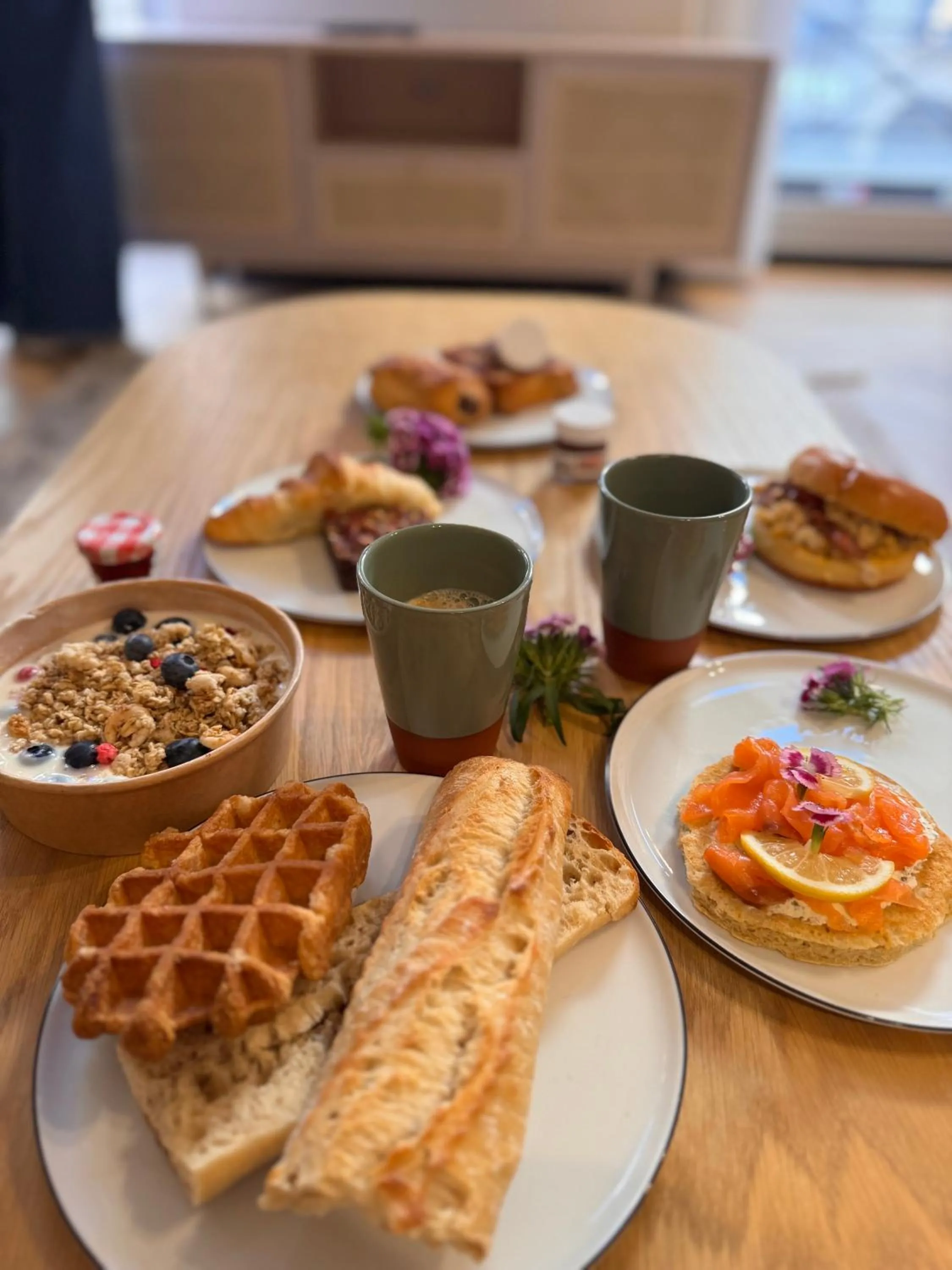 Breakfast in Florella Jean Jaures Apartment