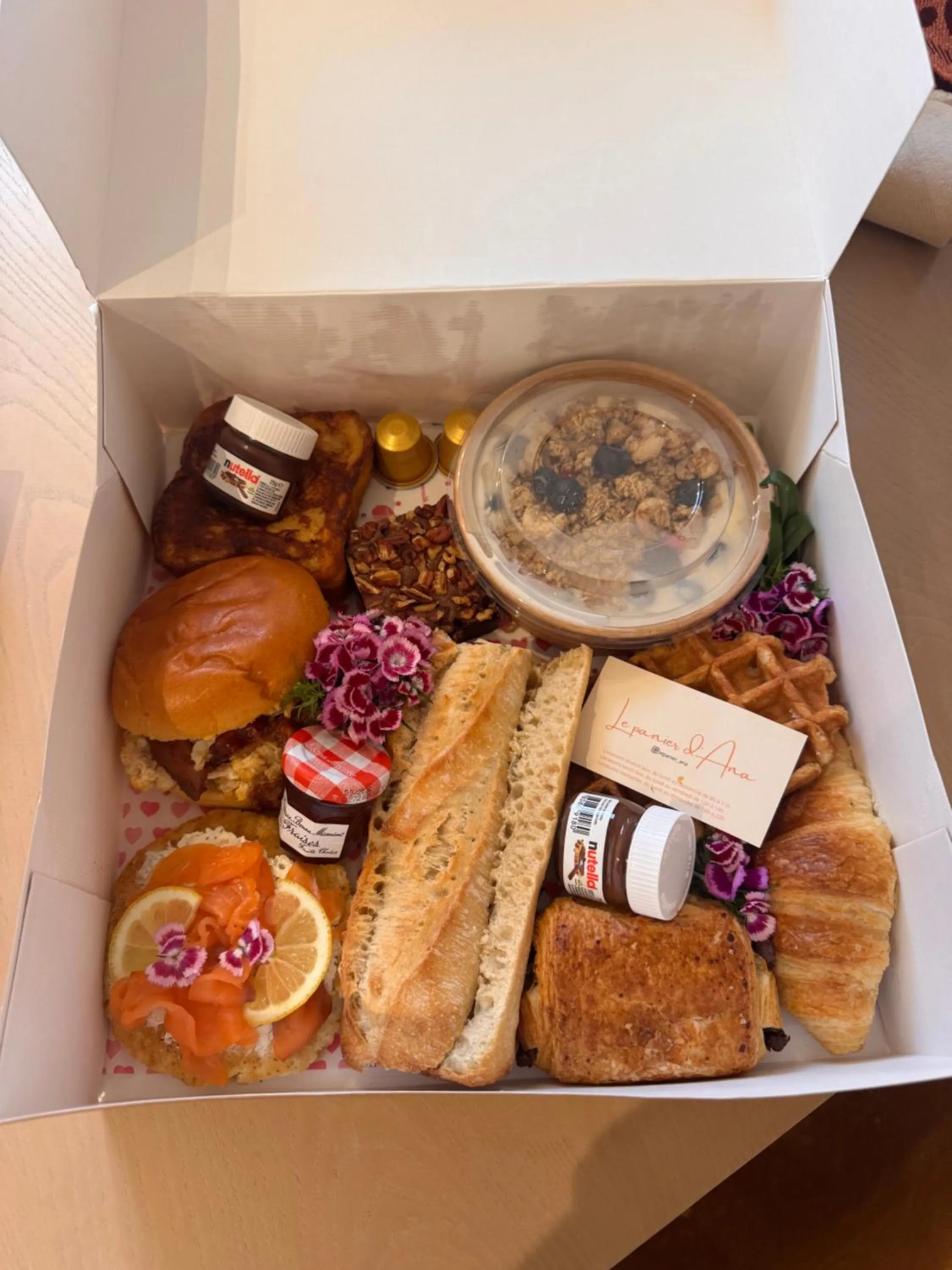 Breakfast in Florella Jean Jaures Apartment