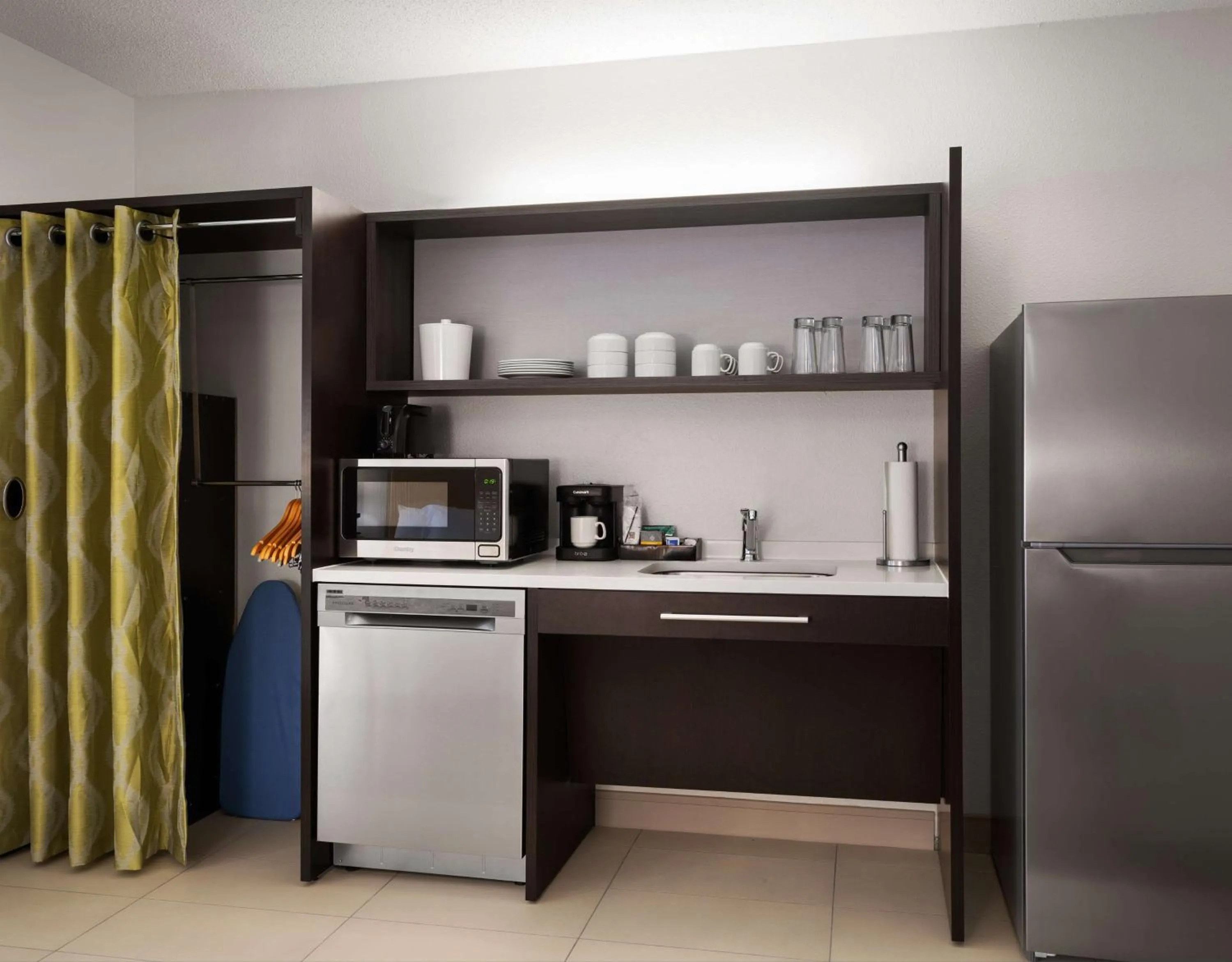 Kitchen or kitchenette in Home2 Suites by Hilton Indianapolis - Keystone Crossing