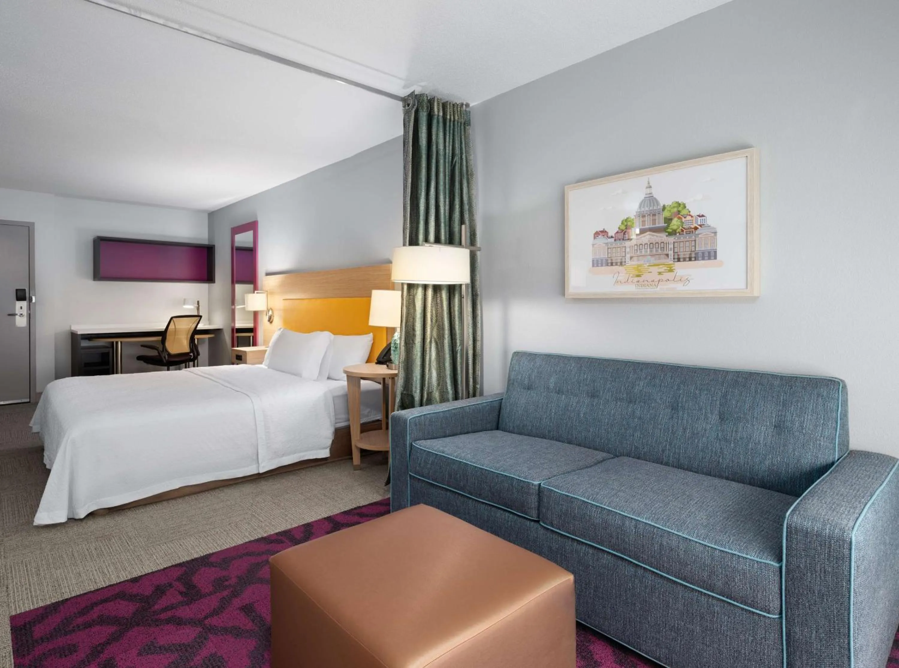 Living room, Bed in Home2 Suites by Hilton Indianapolis - Keystone Crossing