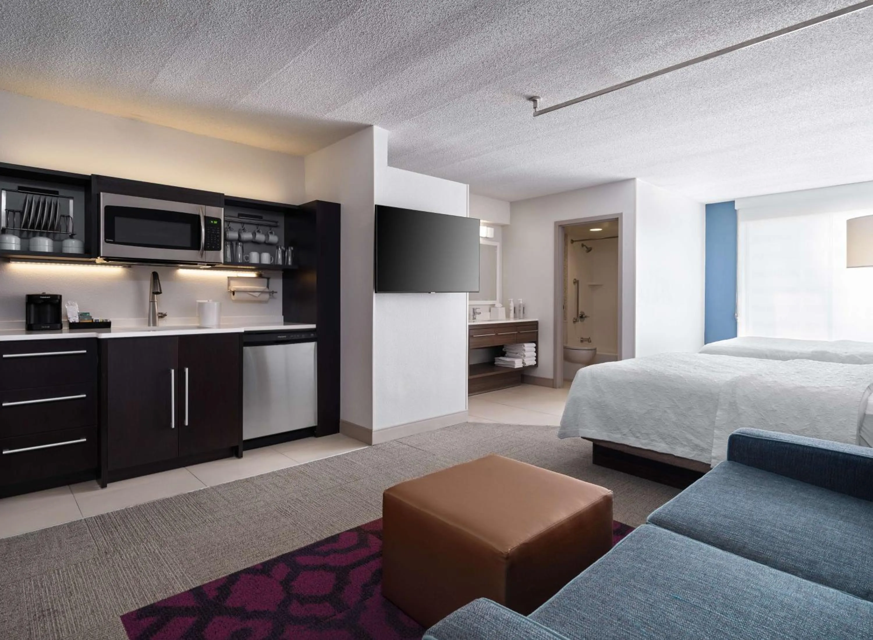 Kitchen or kitchenette, Bed in Home2 Suites by Hilton Indianapolis - Keystone Crossing