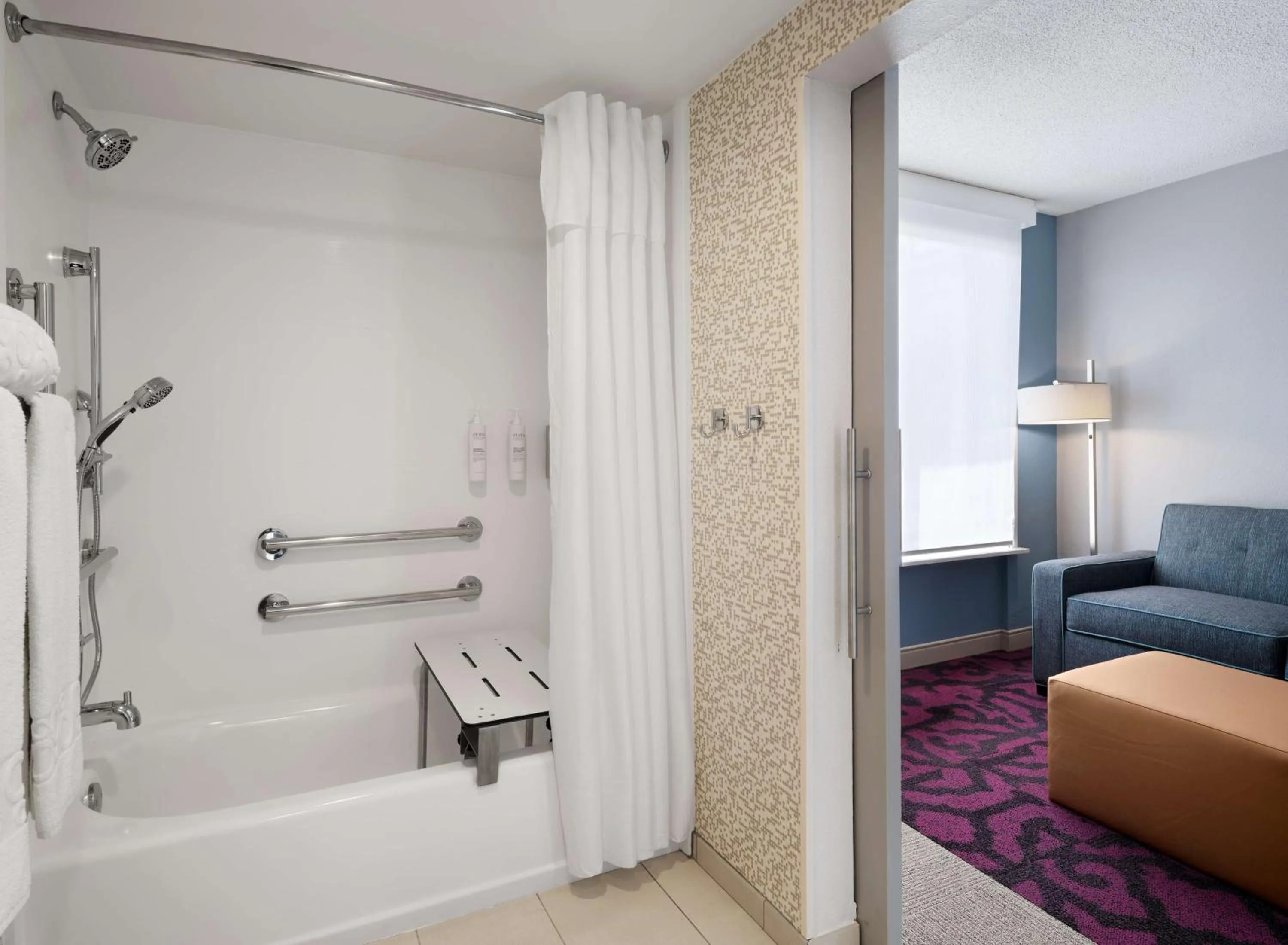 Bathroom, Bed in Home2 Suites by Hilton Indianapolis - Keystone Crossing