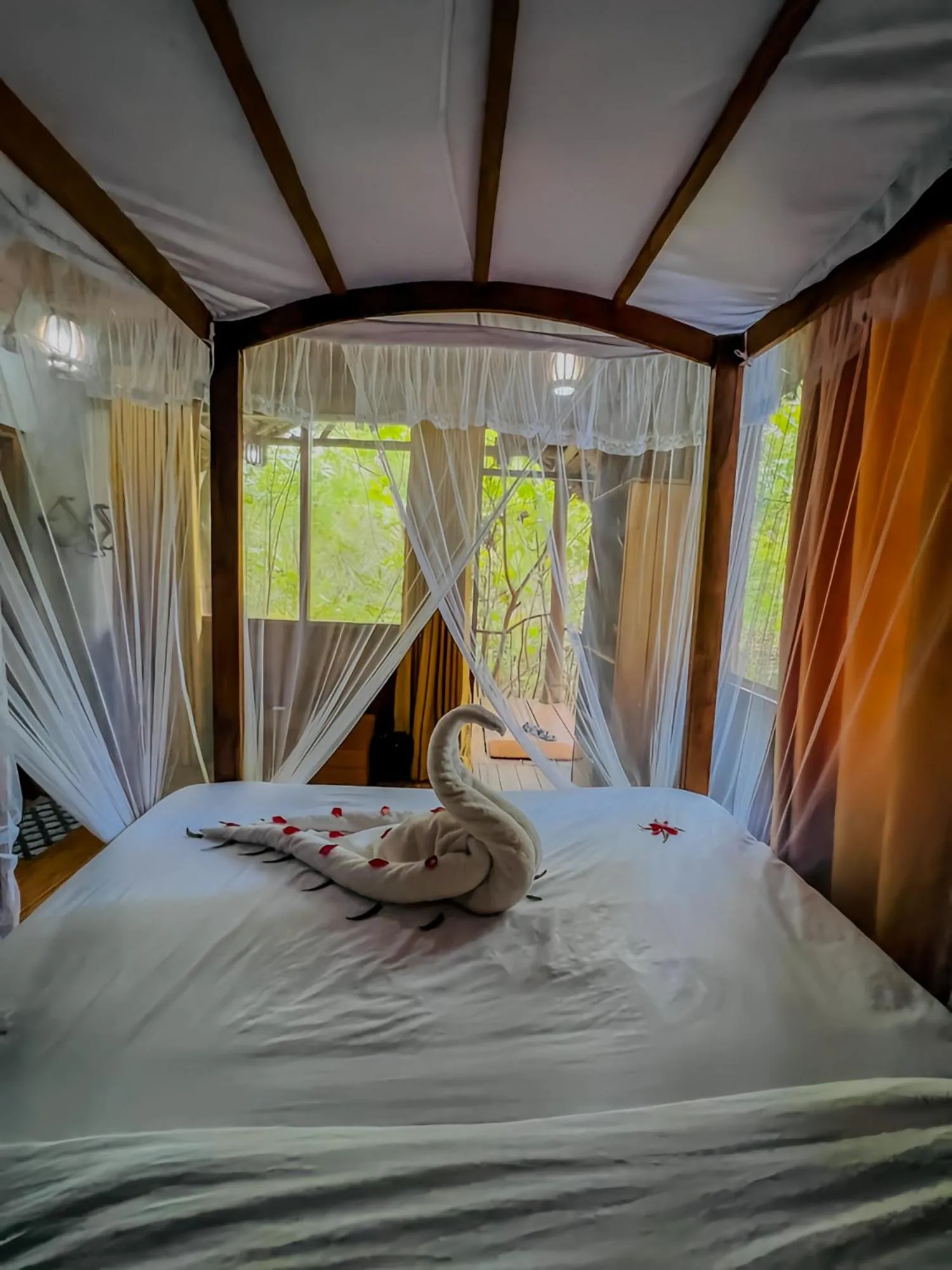 Bed in Habarana Tree House Ambasewana Resort