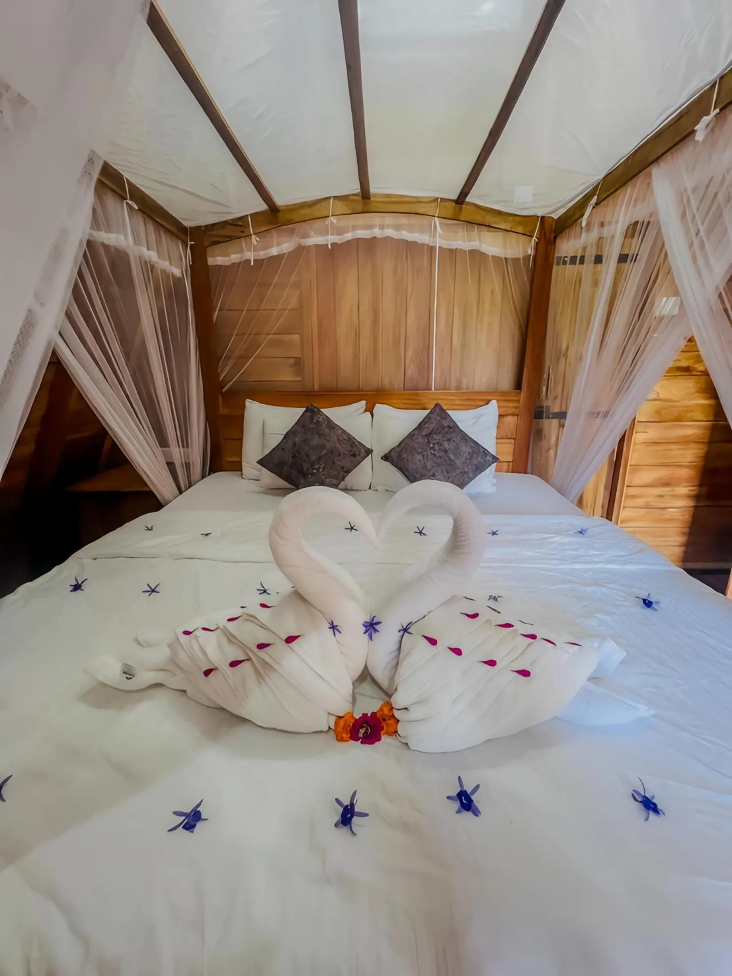 Bed in Habarana Tree House Ambasewana Resort