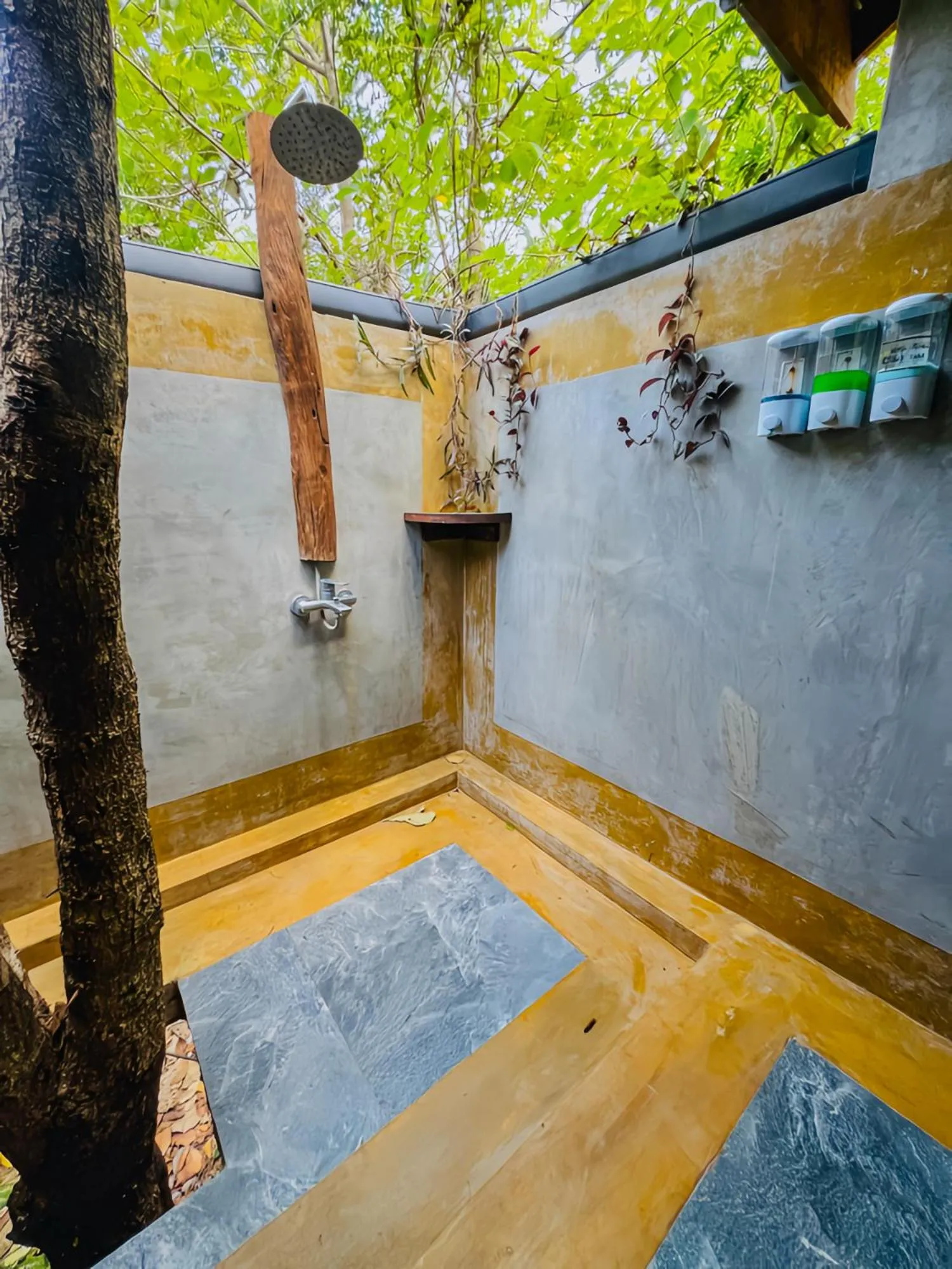 Habarana Tree House Ambasewana Resort