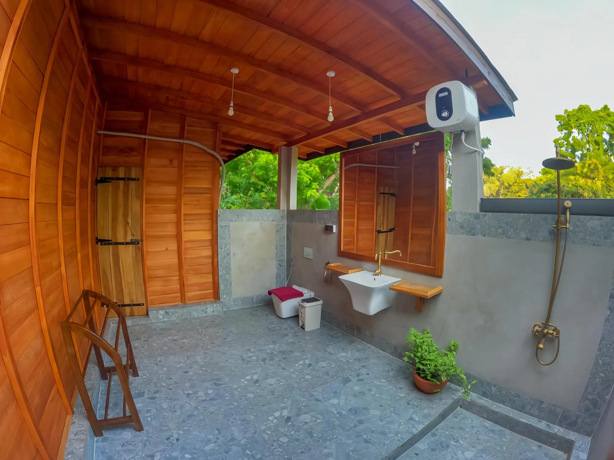 Habarana Tree House Ambasewana Resort