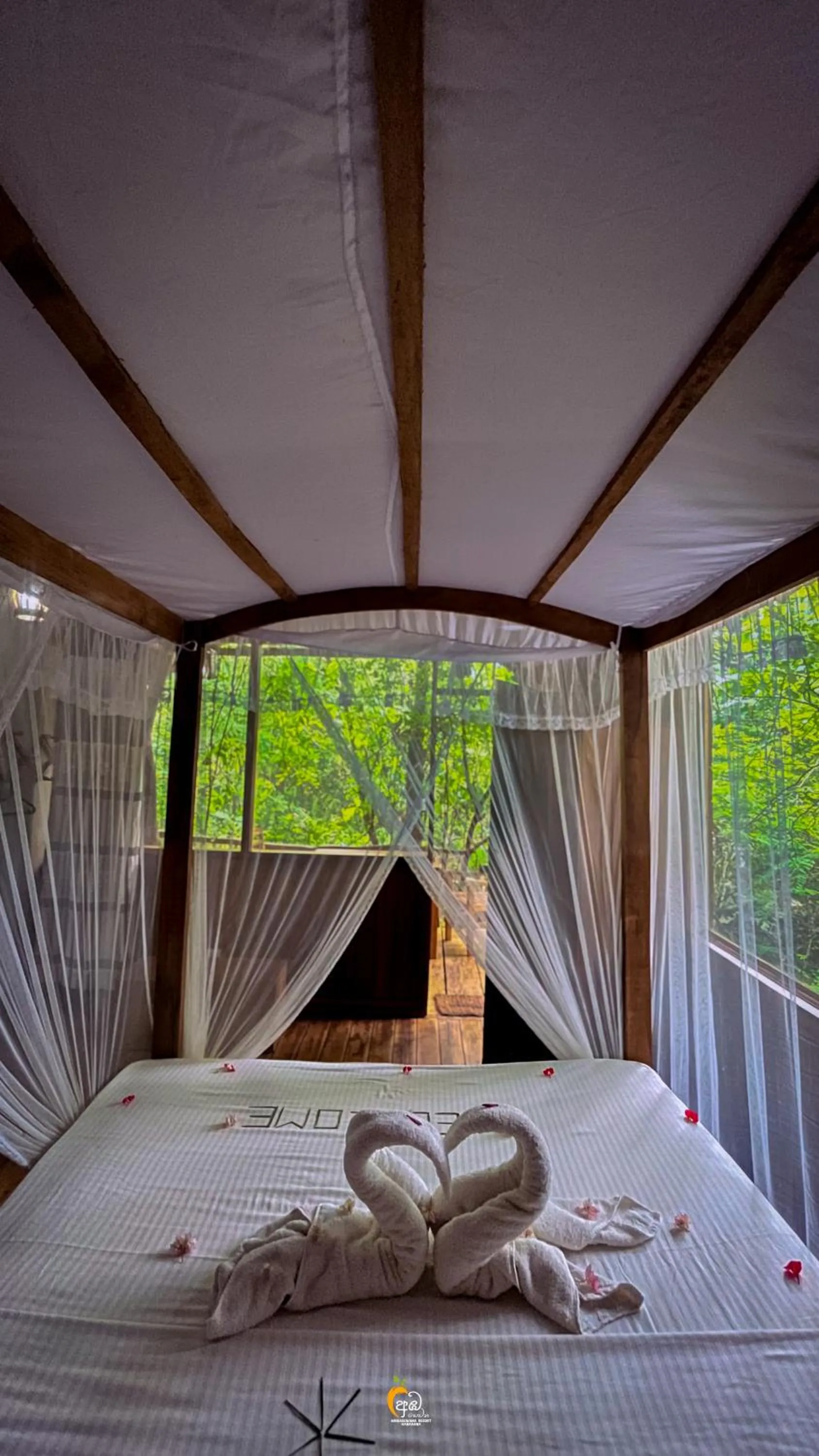 Bed in Habarana Tree House Ambasewana Resort