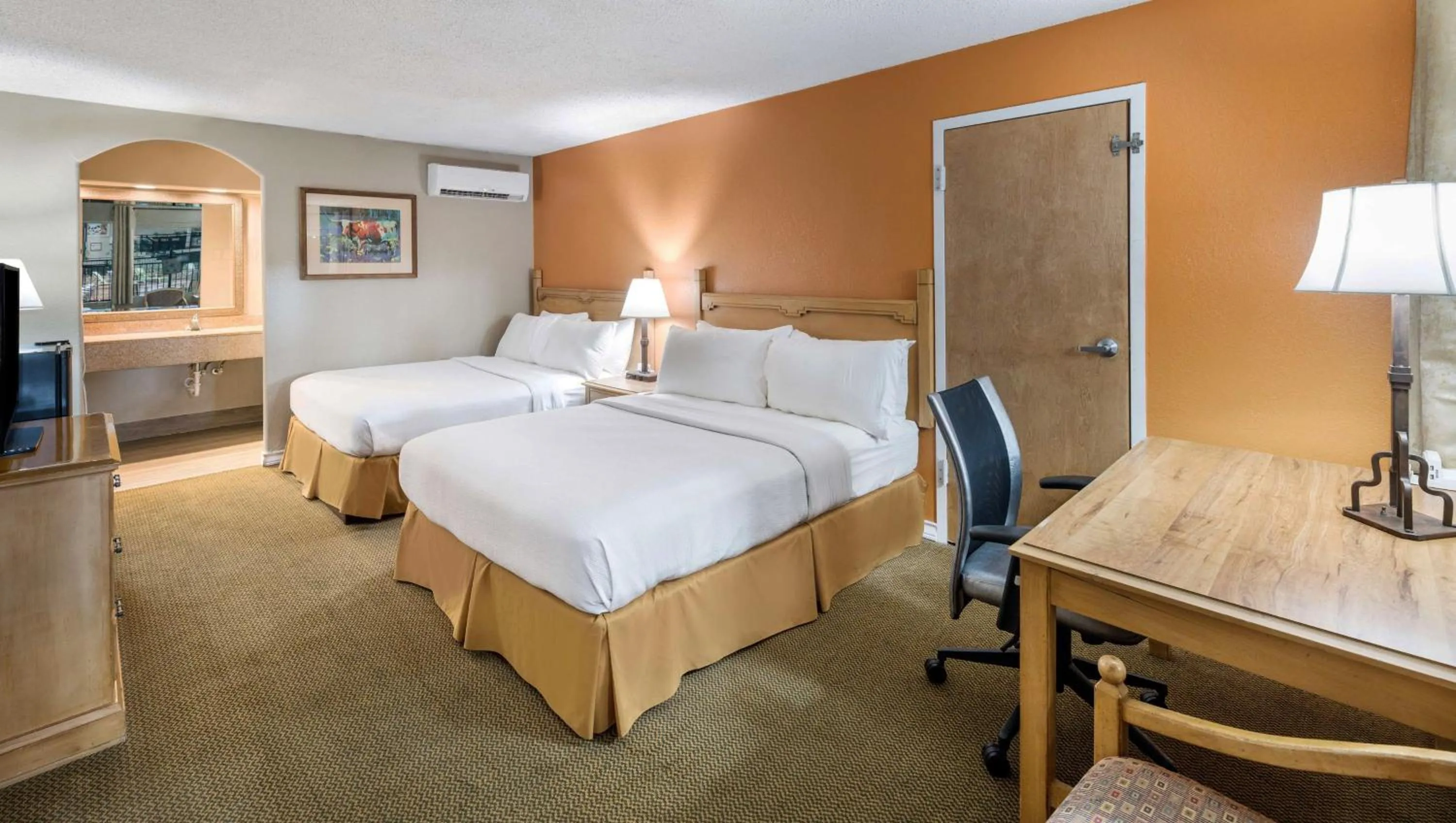 Bedroom, Bed in Pearl on the Concho