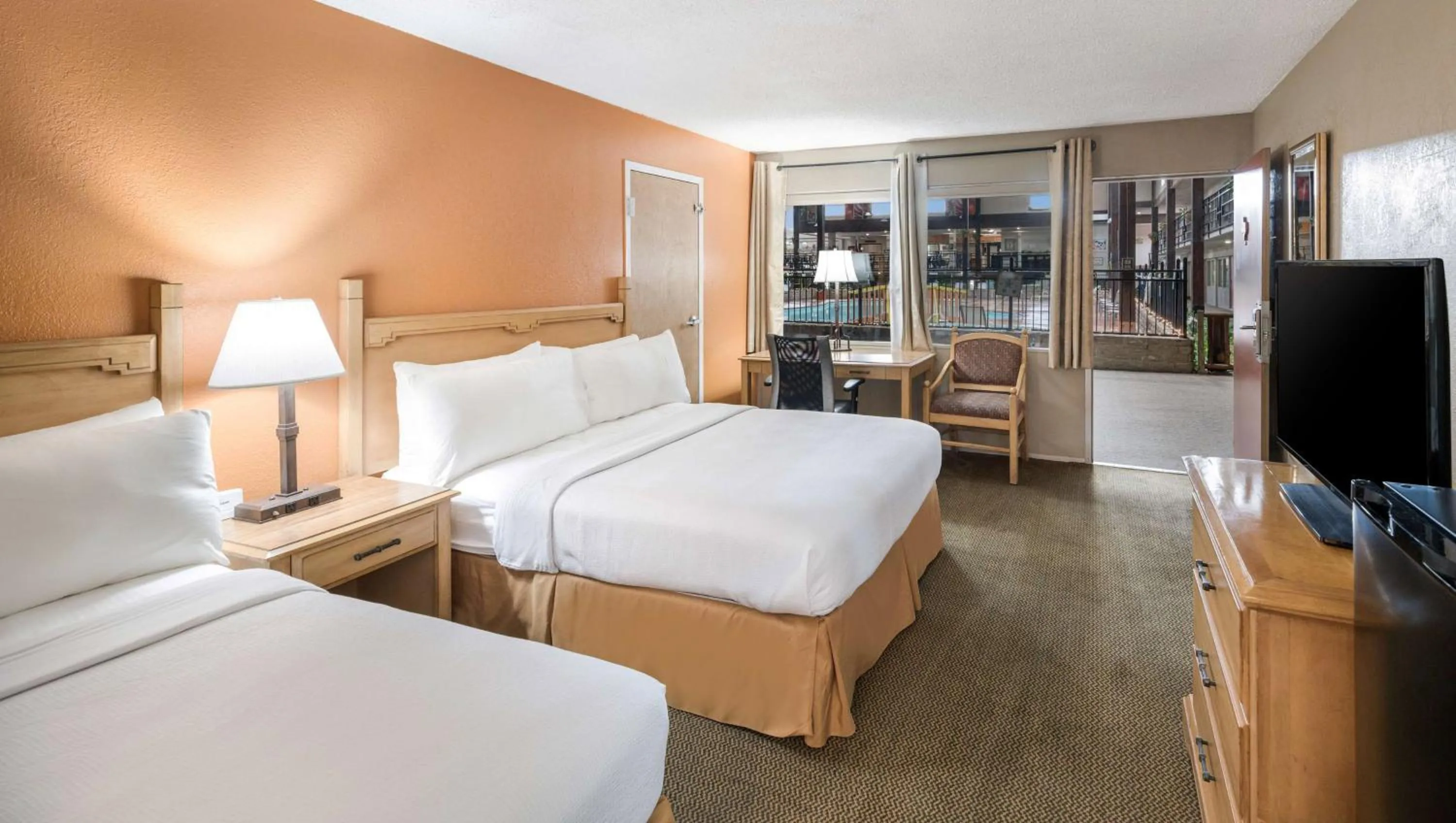 Bedroom, Bed in Pearl on the Concho