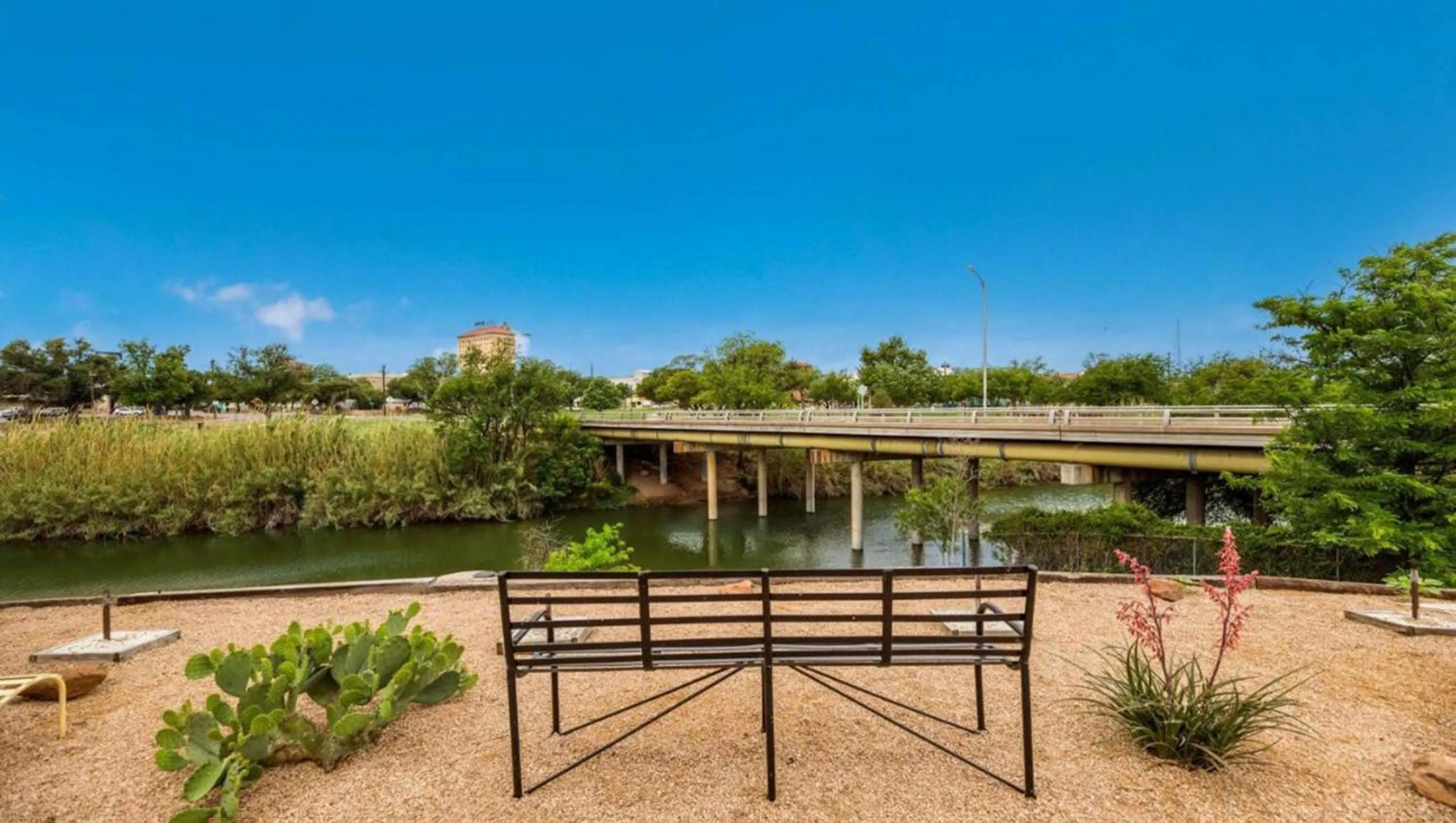 Area and facilities in Pearl on the Concho