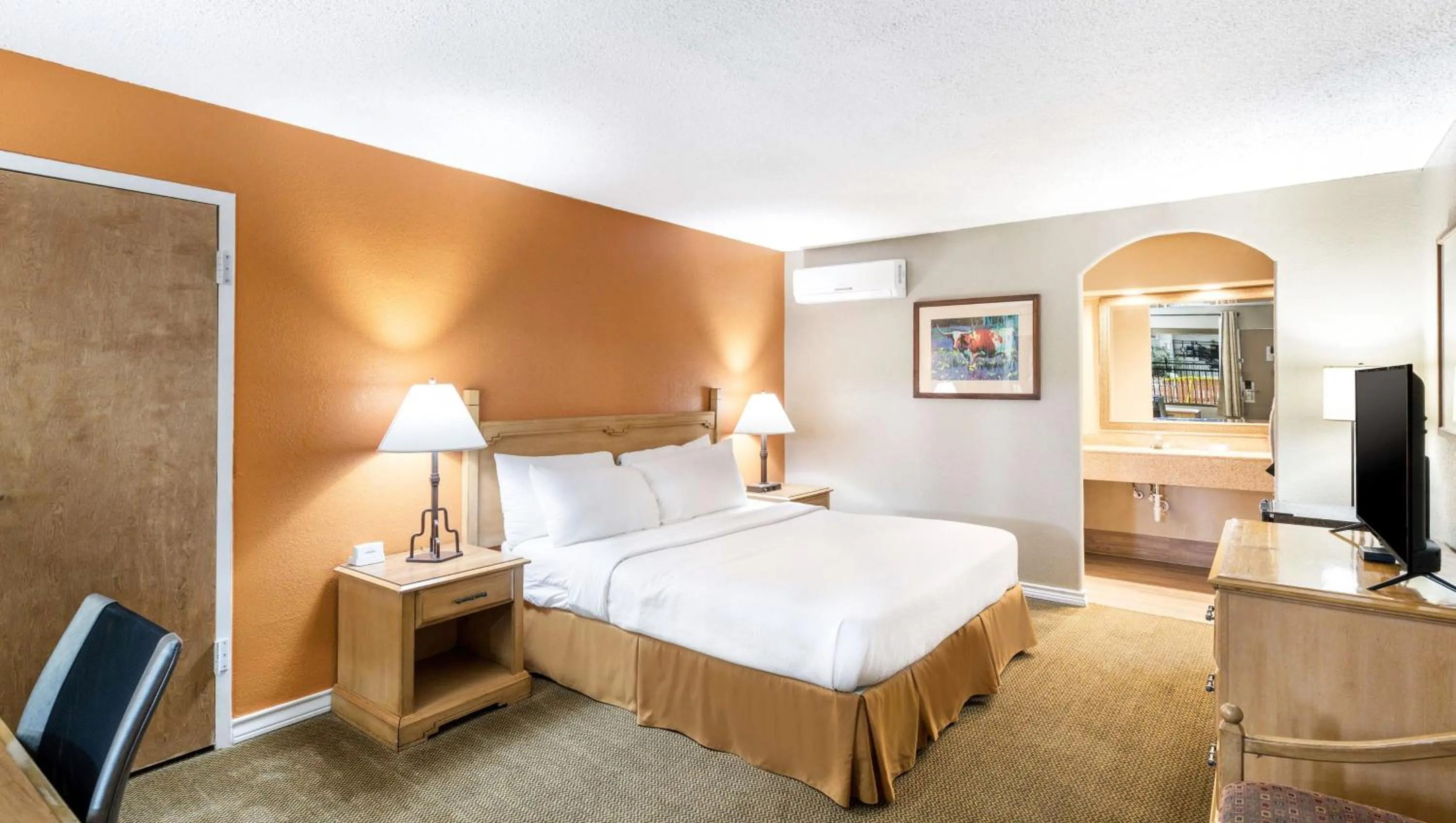 Bedroom, Bed in Pearl on the Concho