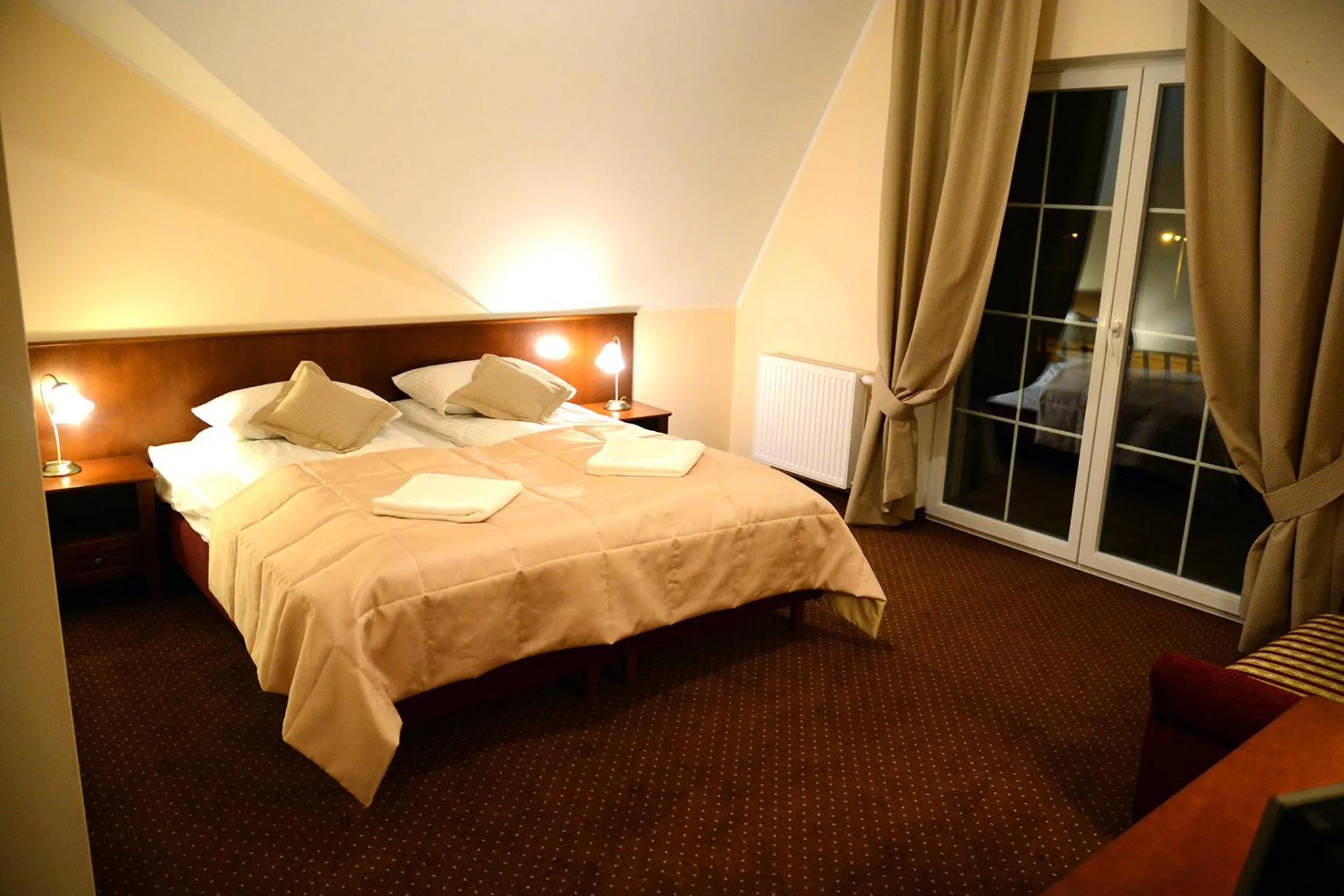 Photo of the whole room, Bed in Dworek Jamneński