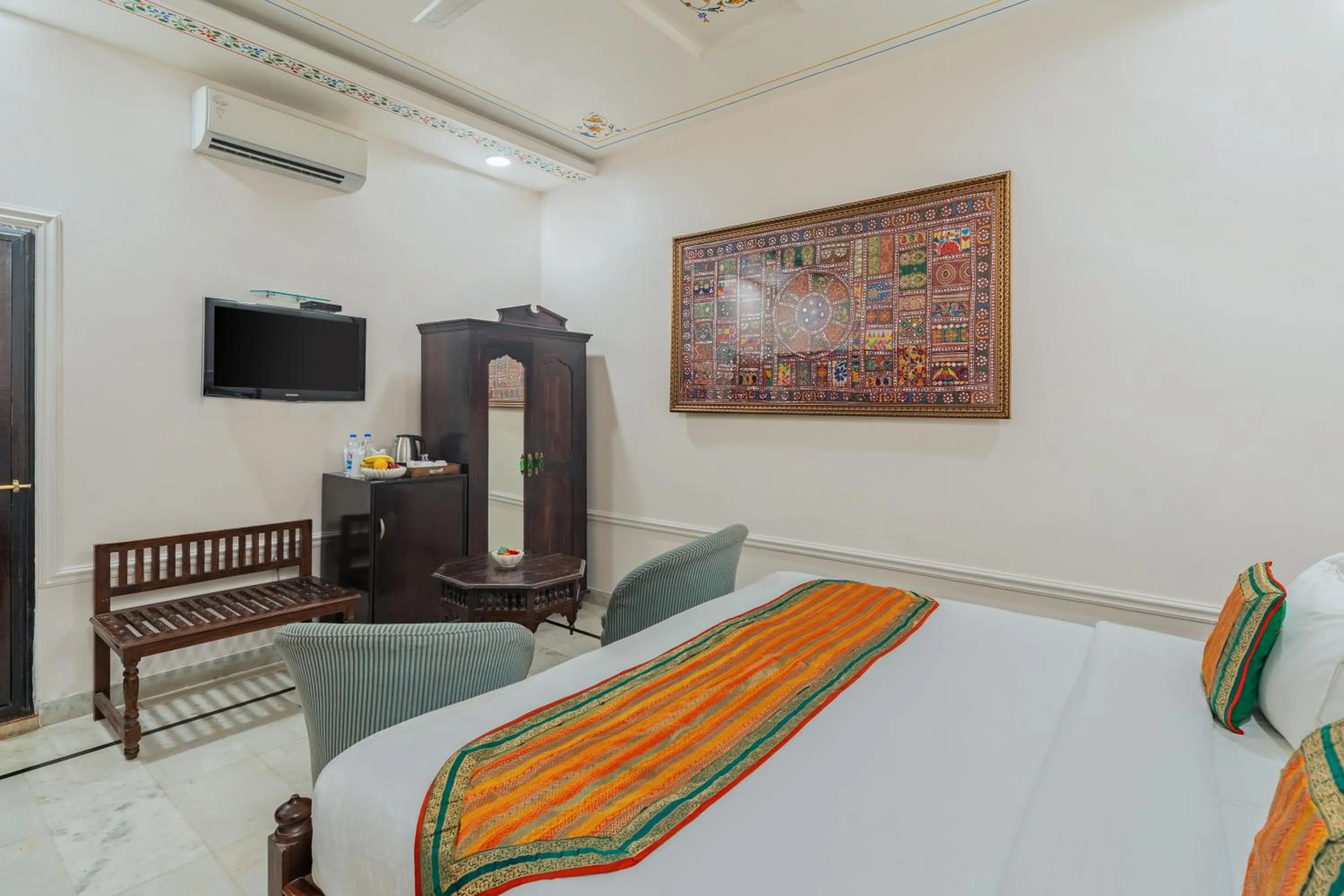 Bed in Kaner Bagh A Heritage Boutique Hotel