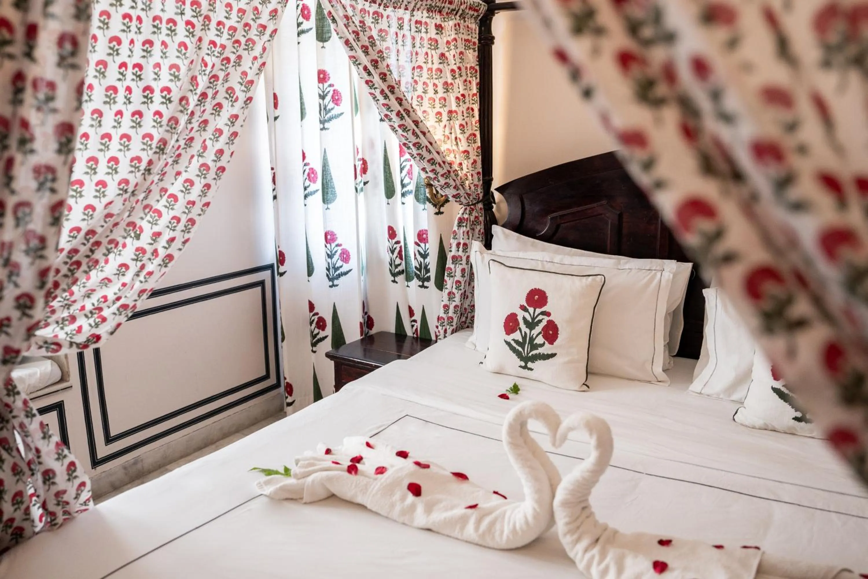 Bed in Kaner Bagh A Heritage Boutique Hotel