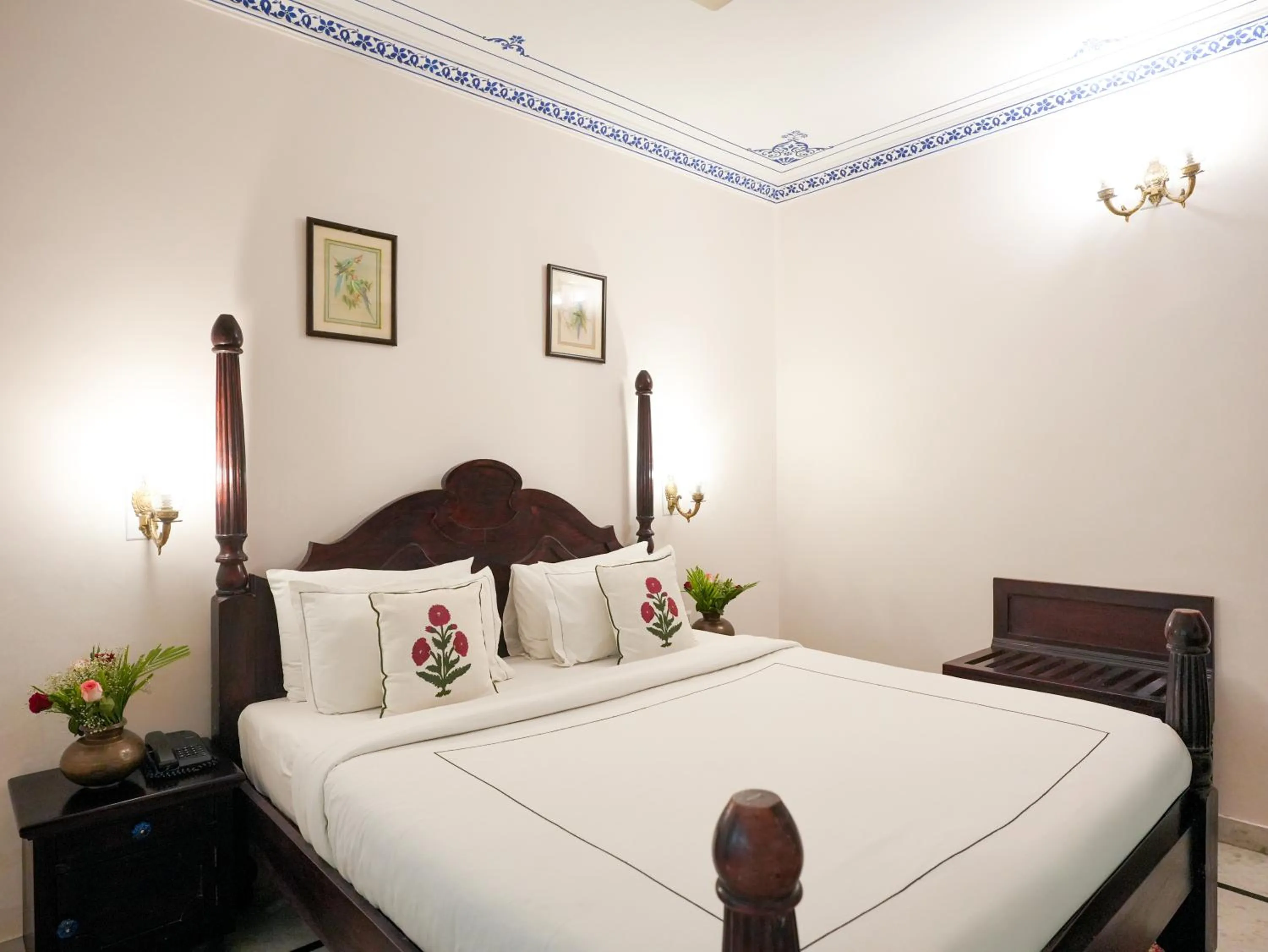Bed in Kaner Bagh A Heritage Boutique Hotel