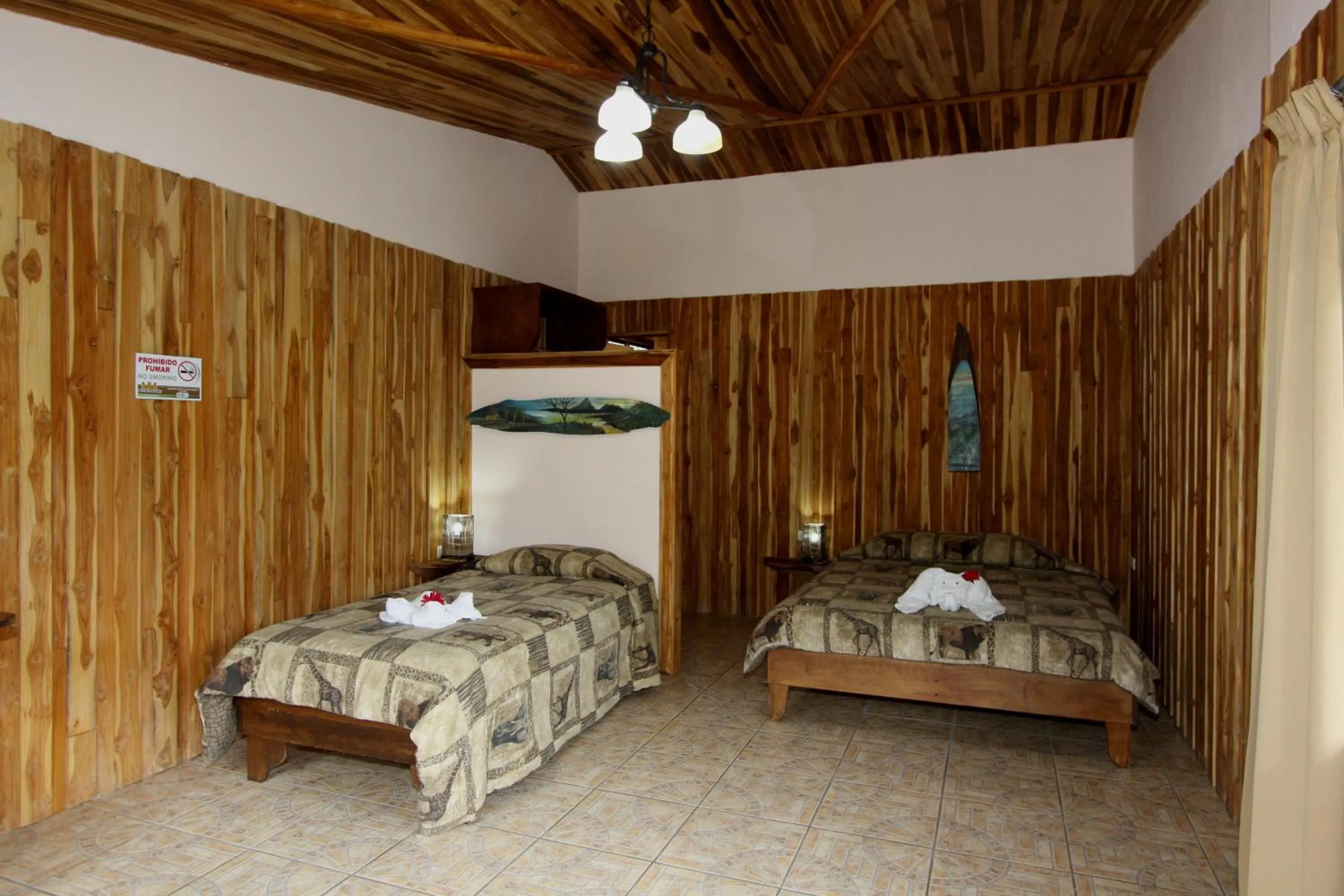 Photo of the whole room, Bed in Historias Lodge