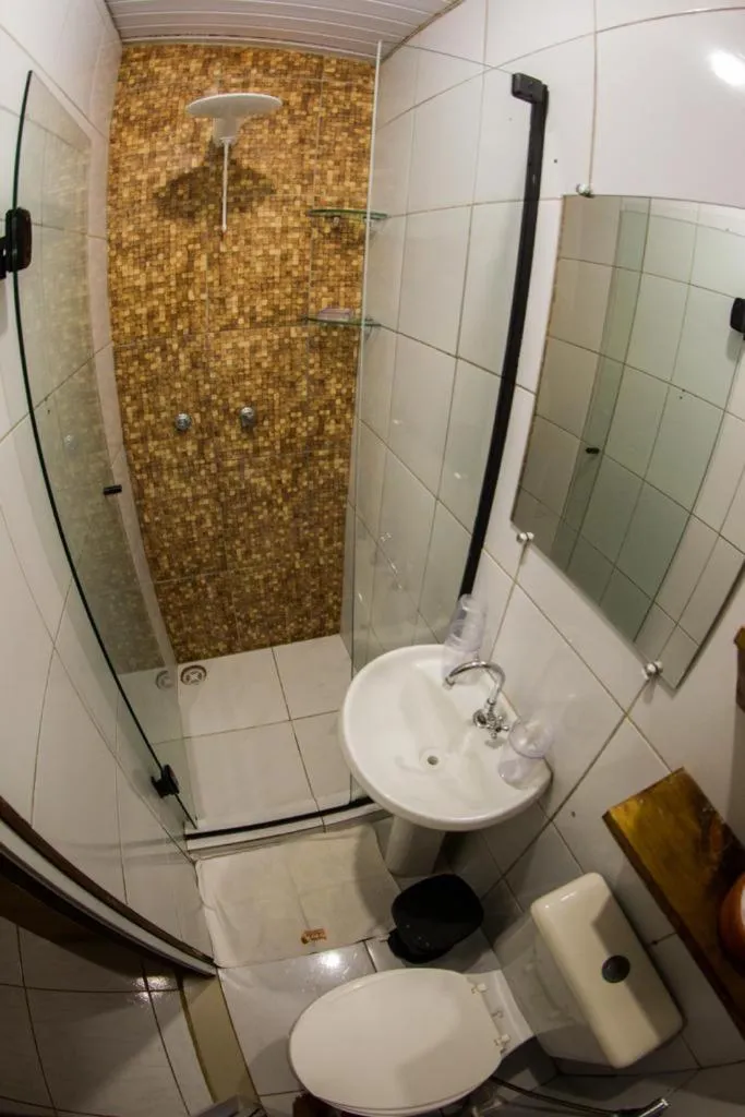 Bathroom in Pousada da Leide