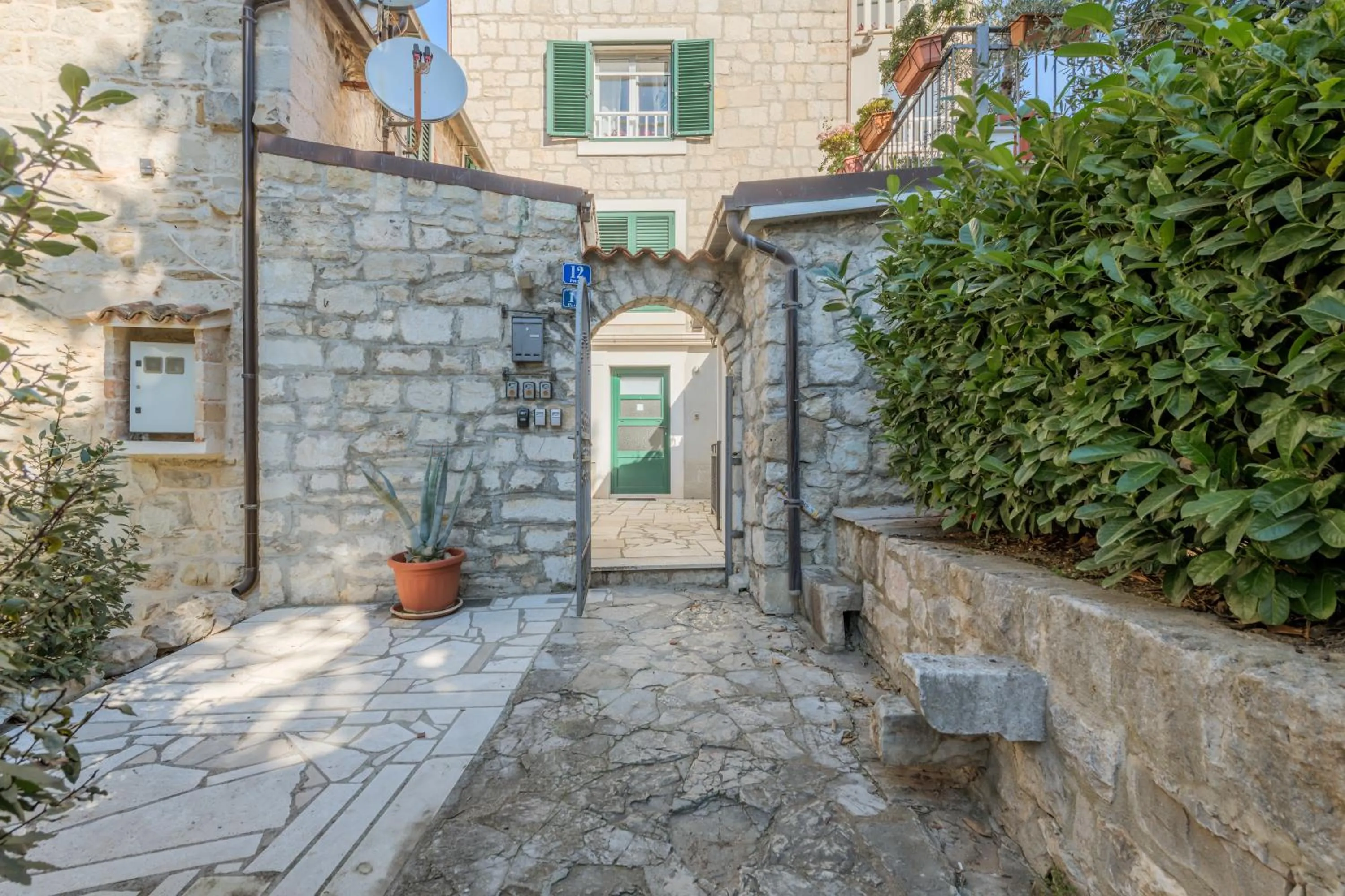 Property building in Versi & Note Luxury Rooms