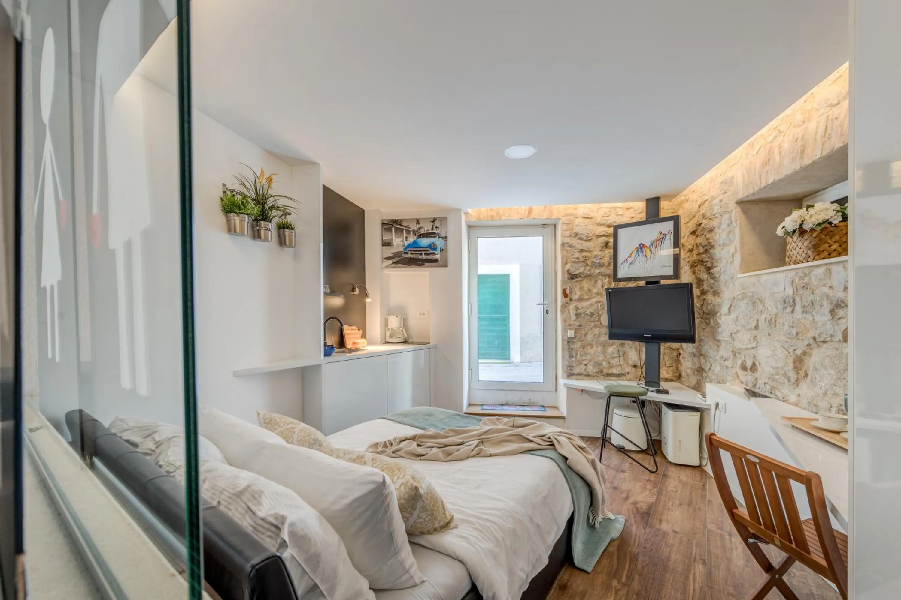 Seating area in Versi & Note Luxury Rooms