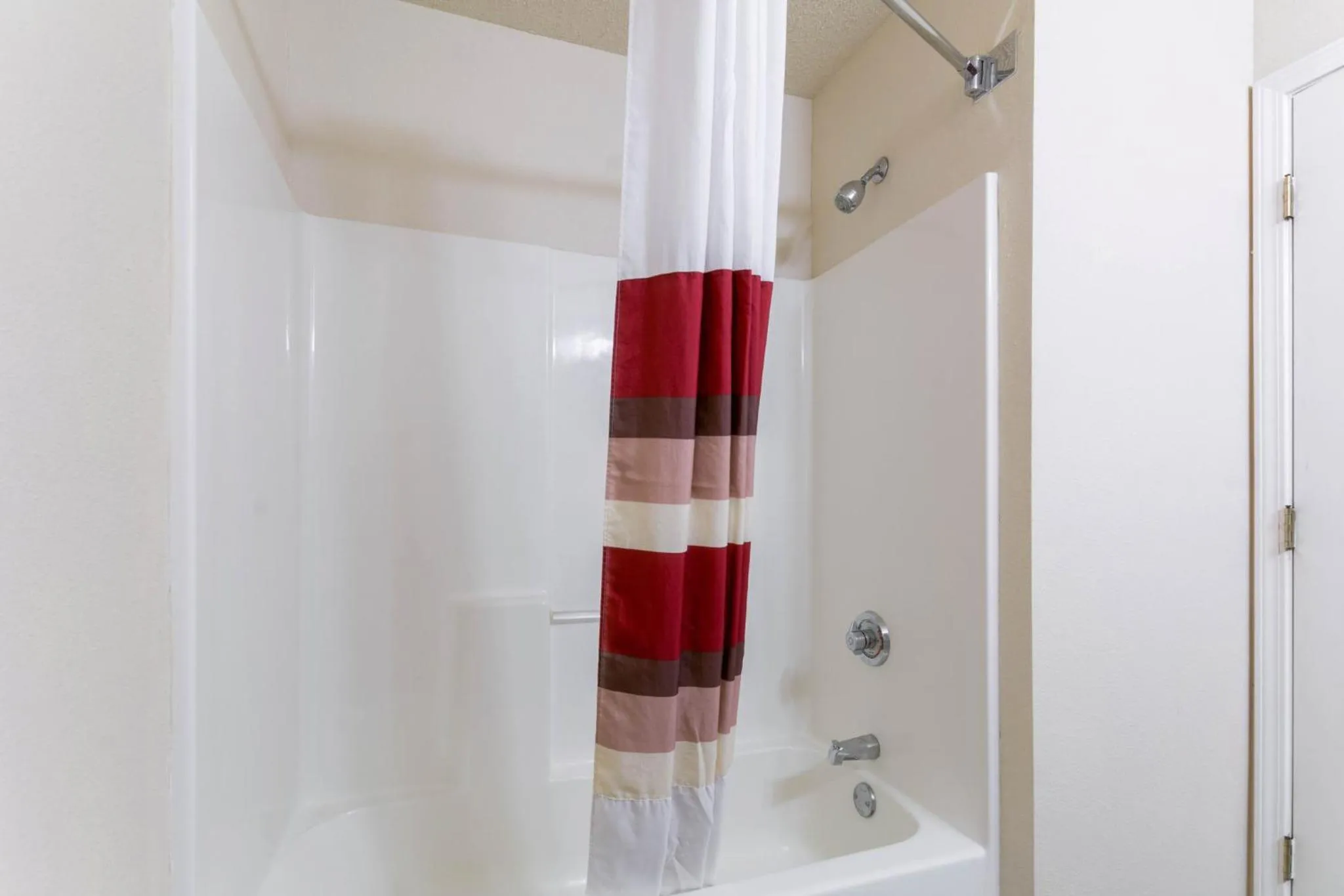 Bathroom in Red Roof Inn Carrollton