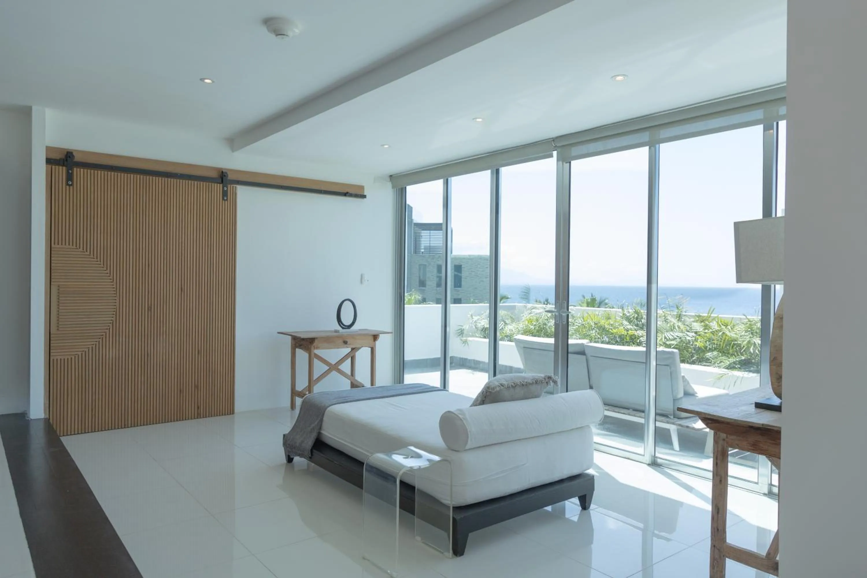 Balcony/Terrace, Bed in The Ocean Club, a Luxury Collection Resort, Costa Norte