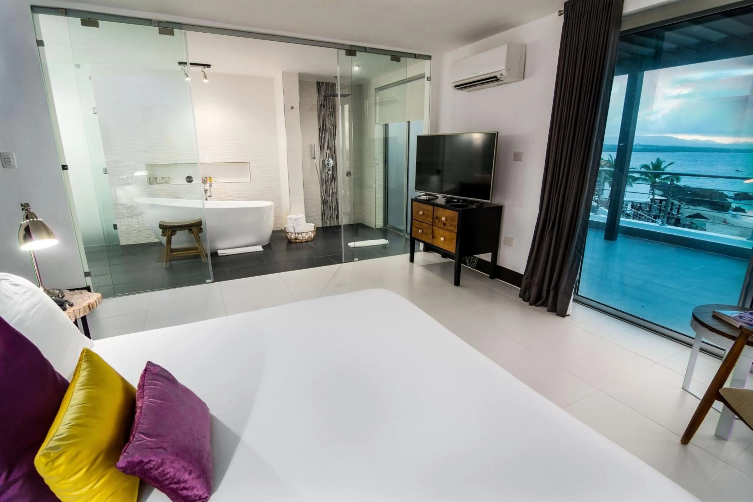 Bedroom, Bed in The Ocean Club, a Luxury Collection Resort, Costa Norte