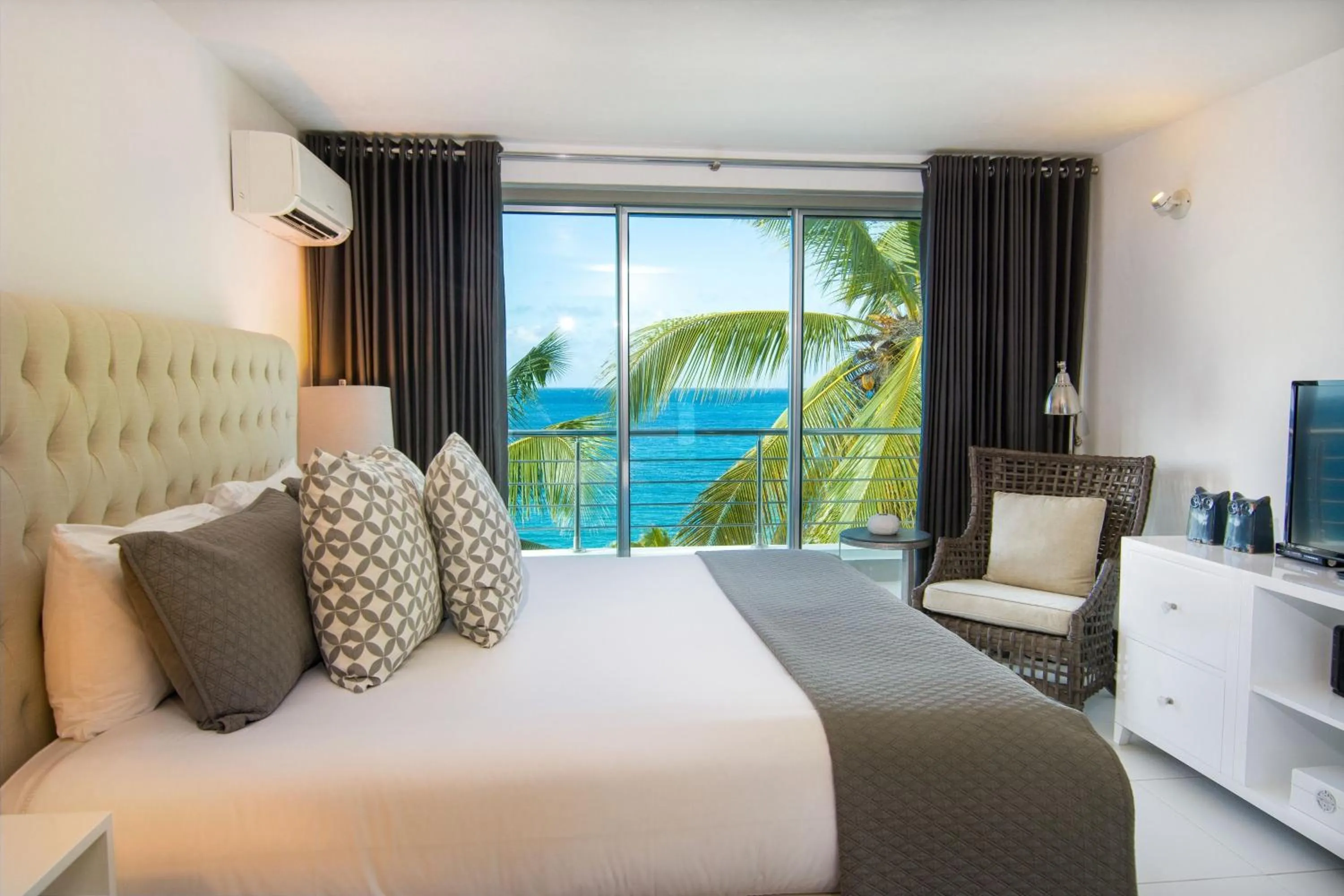 Bedroom, Bed in The Ocean Club, a Luxury Collection Resort, Costa Norte